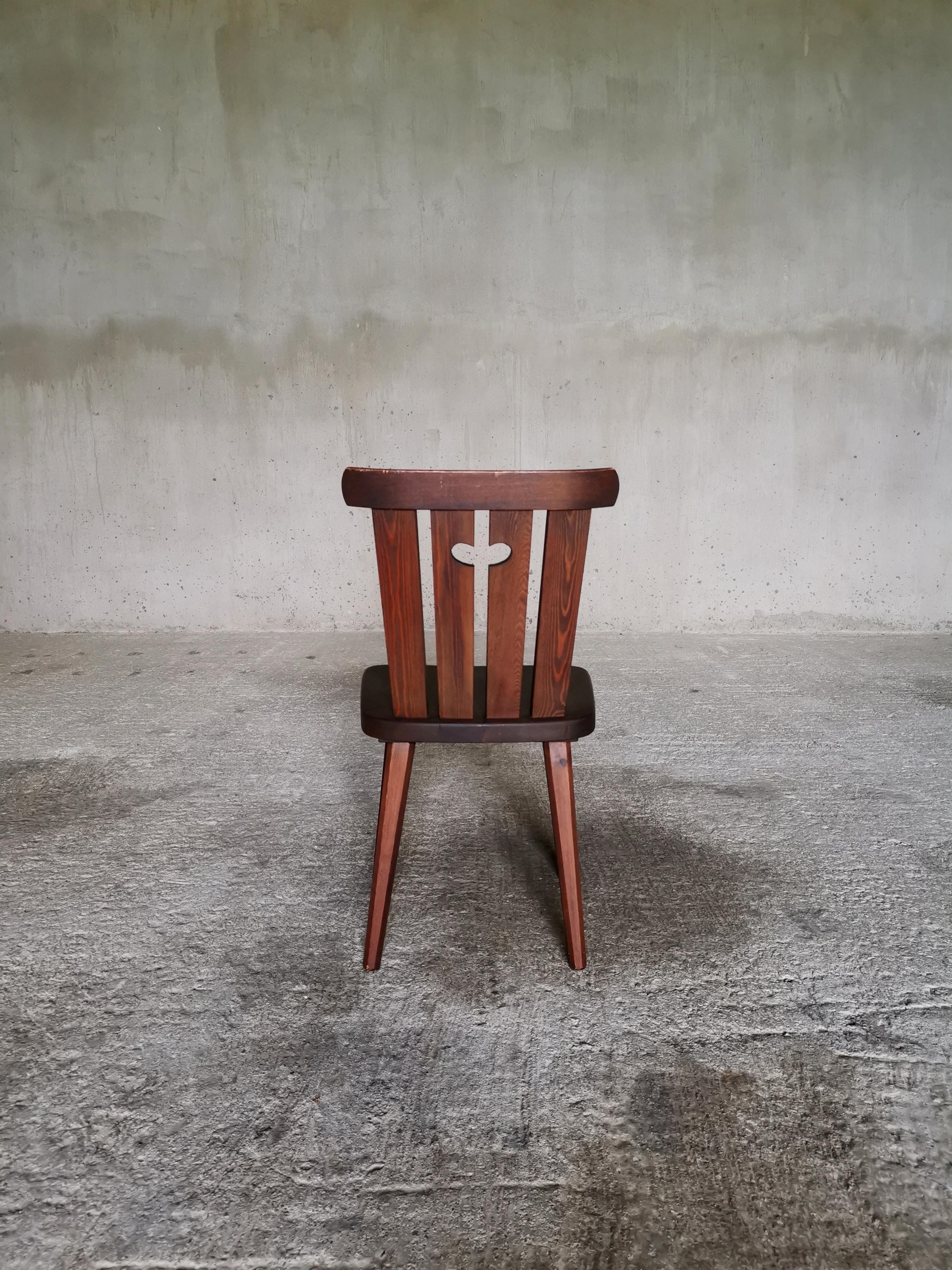 Swedish Set of 6 iconic Göran Malmvall Dining Chairs in solid Oregon pine, Sweden 1940s For Sale