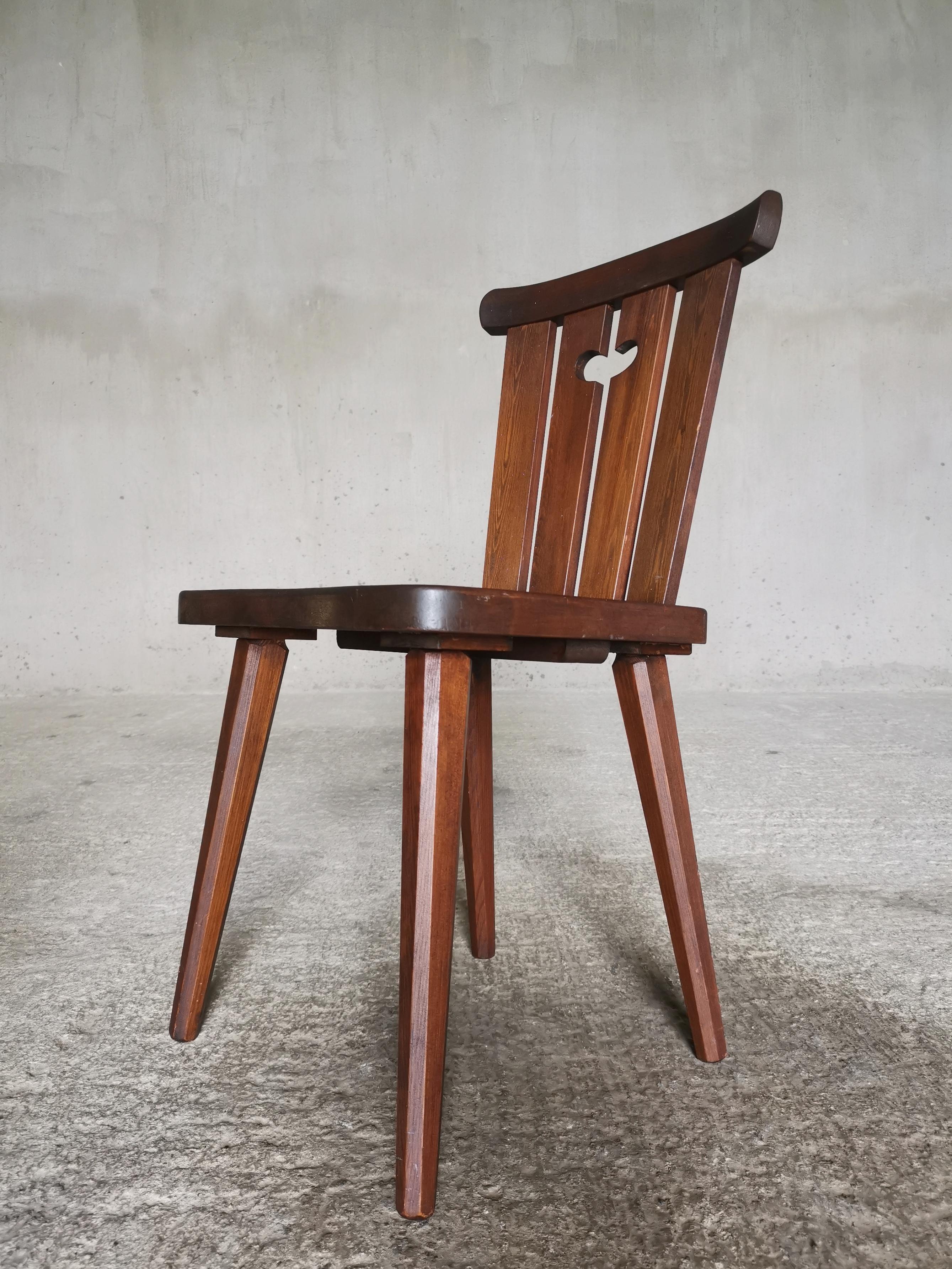 Set of 6 iconic Göran Malmvall Dining Chairs in solid Oregon pine, Sweden 1940s In Good Condition For Sale In Ystad, SE