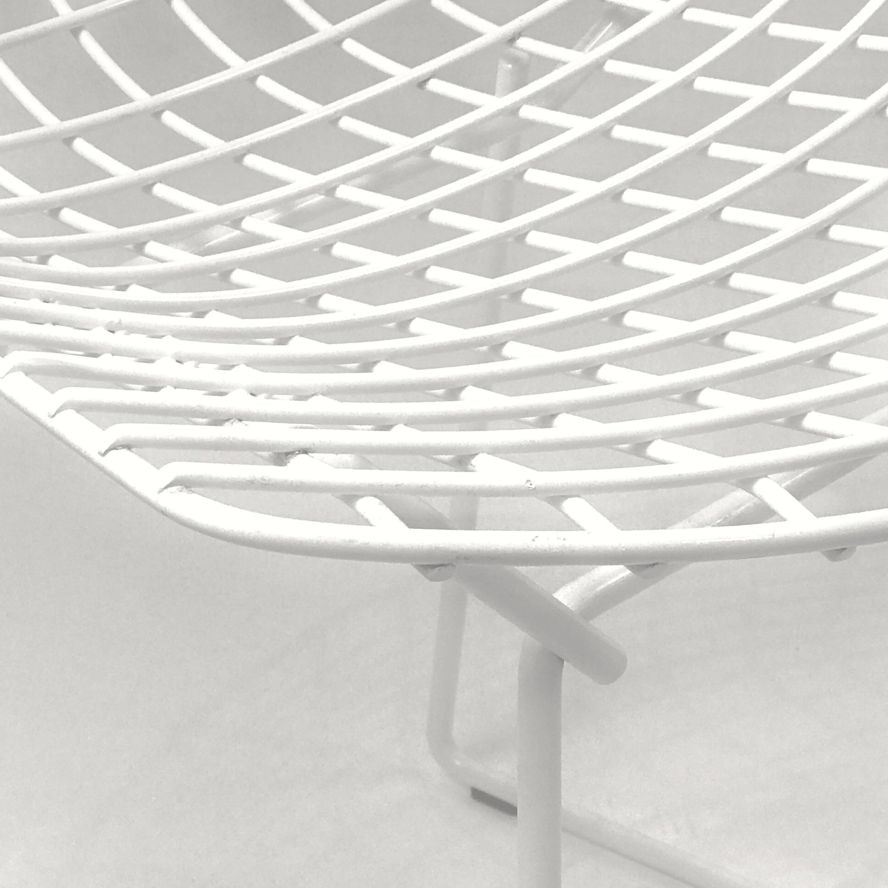 Five Iconic Harry Bertoia White Powder Coated Side Chairs Stamped Knoll In Good Condition In Hudson, NY