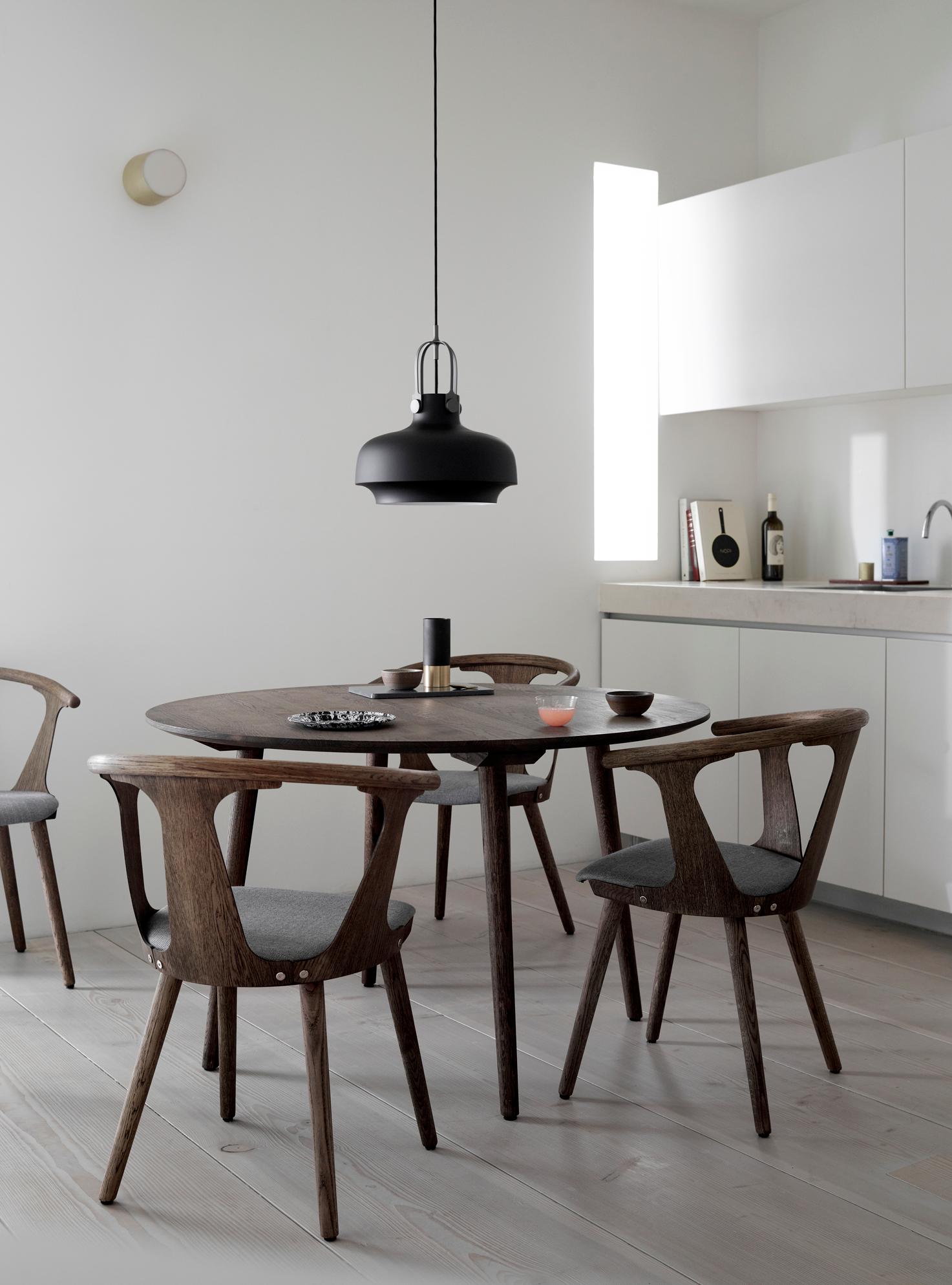6er-Set In Between SK2 Stühle-geräucherte geölte Eiche/Kvadrat Fiord 171 für &Tradition im Zustand „Neu“ im Angebot in Dubai, AE