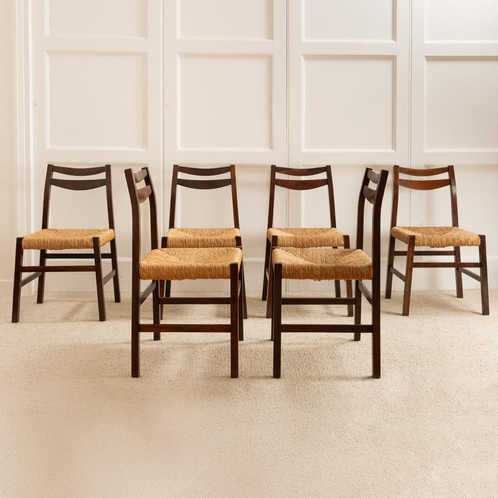Conjunto de seis sillas - Estructura de madera y mimbre. Italia, 1960

Buen estado