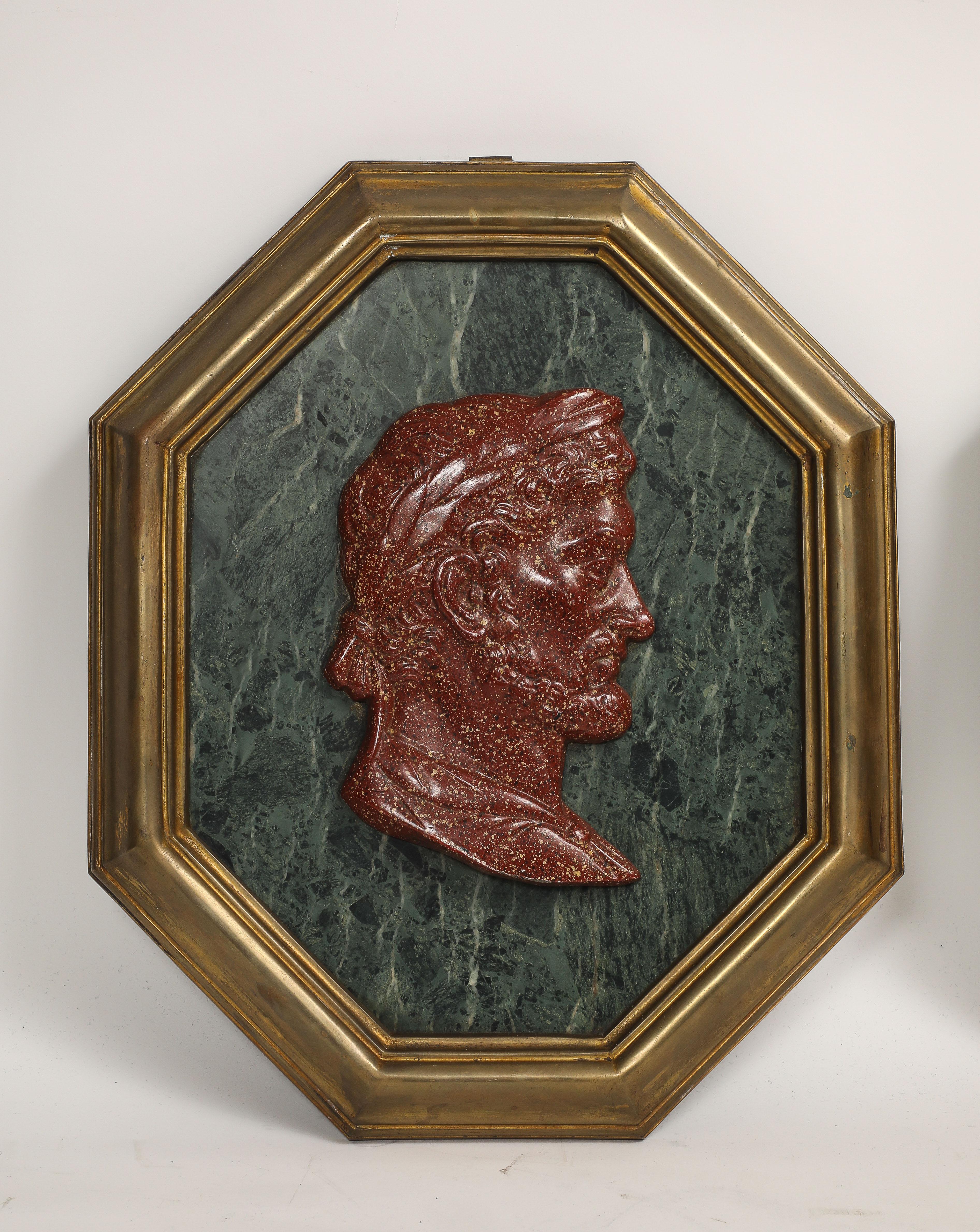 Ensemble de 6 plaques de César du Grand Tour d'Italie avec camée en porphyre dans des cadres en bronze en vente 4
