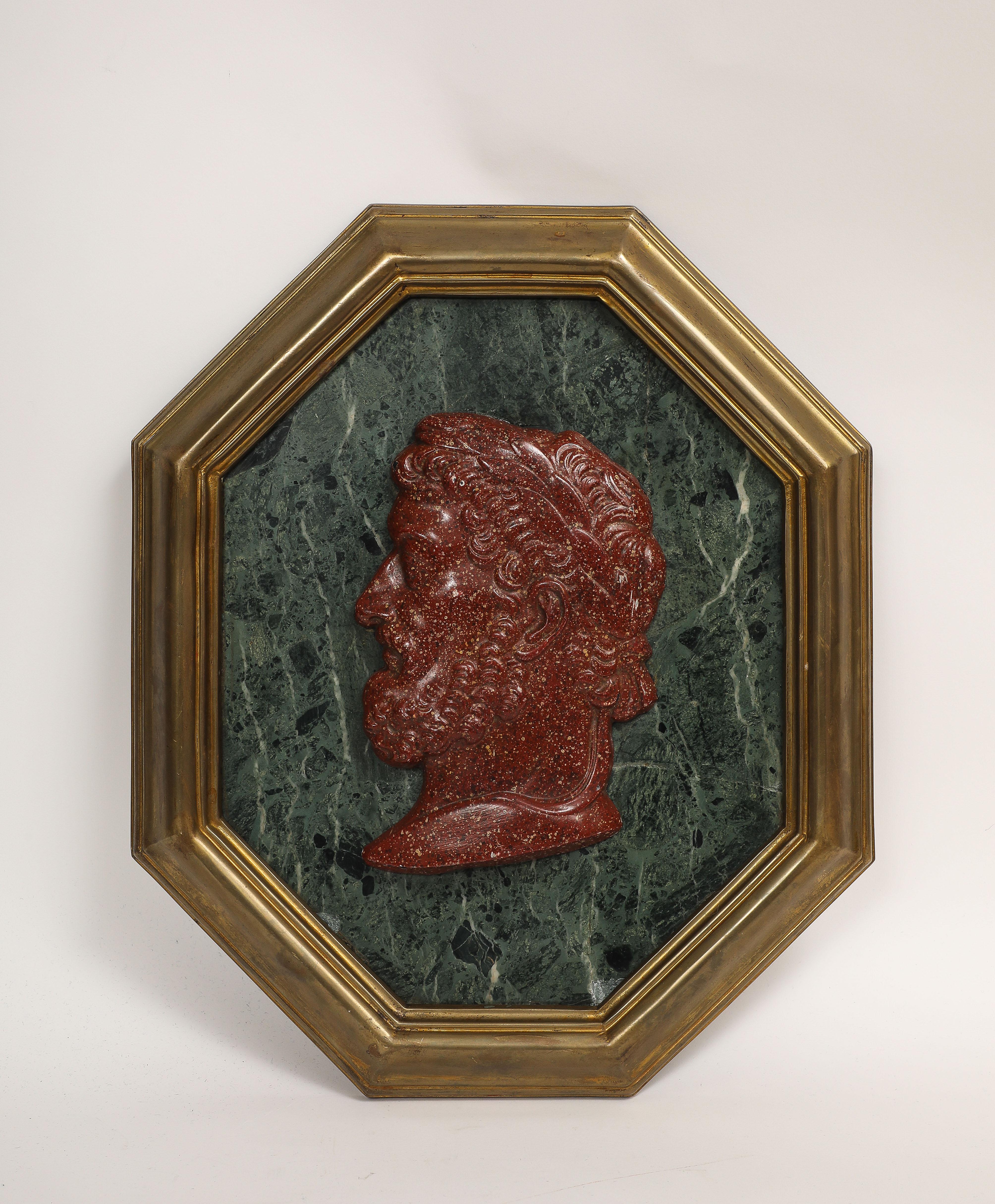 Ensemble de 6 plaques de César du Grand Tour d'Italie avec camée en porphyre dans des cadres en bronze en vente 5