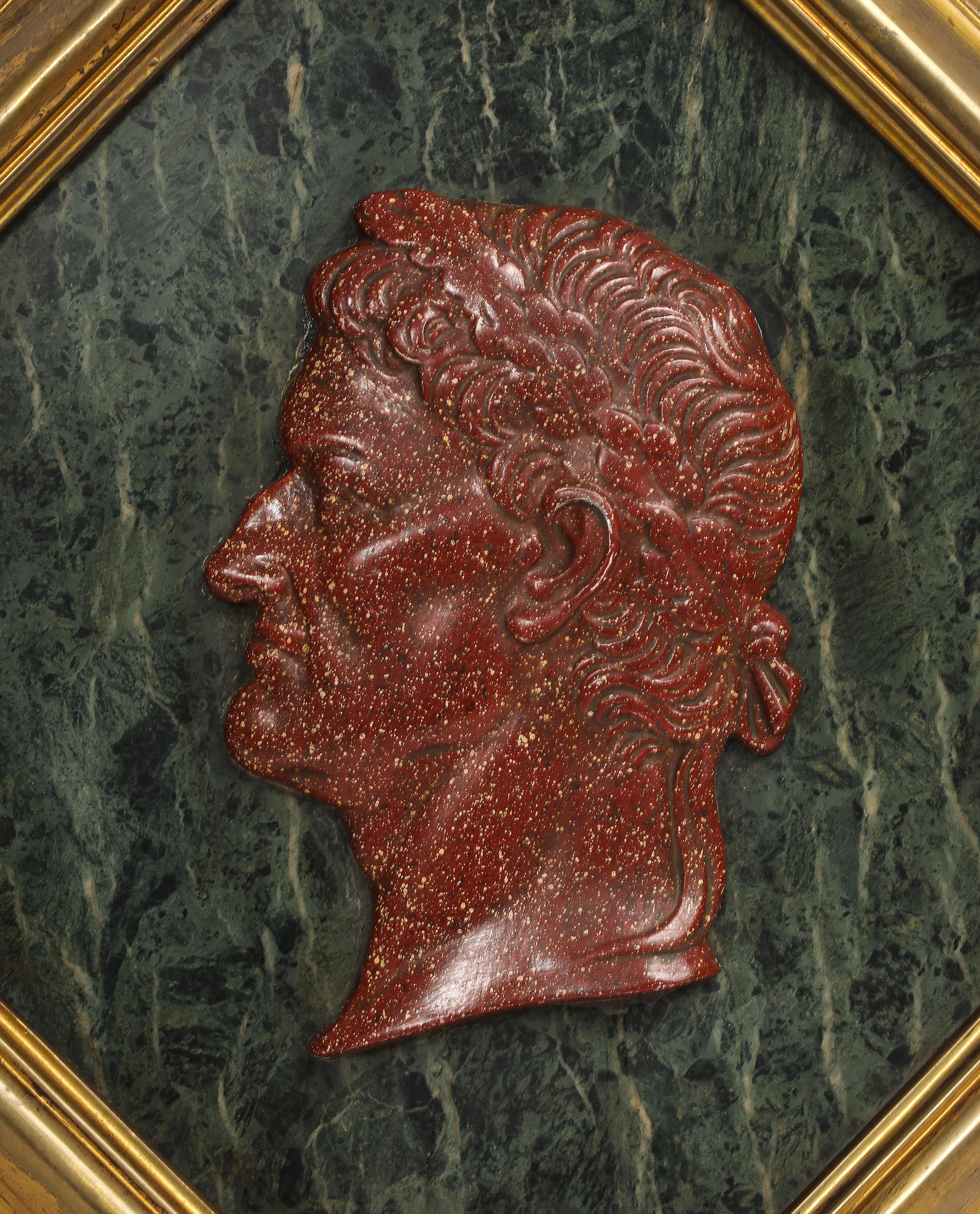 Ensemble de 6 plaques de César du Grand Tour d'Italie avec camée en porphyre dans des cadres en bronze en vente 9