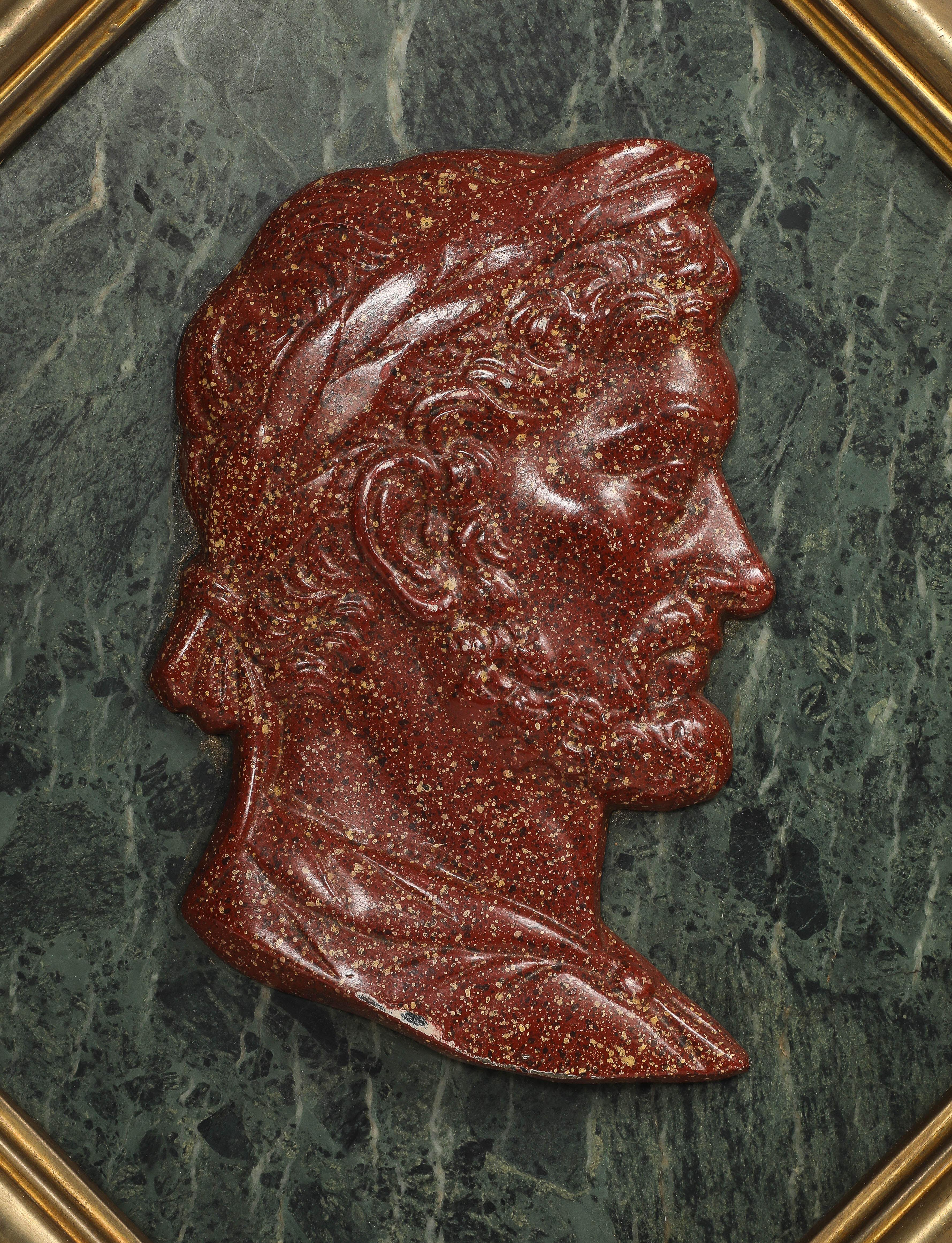 Ensemble de 6 plaques de César du Grand Tour d'Italie avec camée en porphyre dans des cadres en bronze en vente 11
