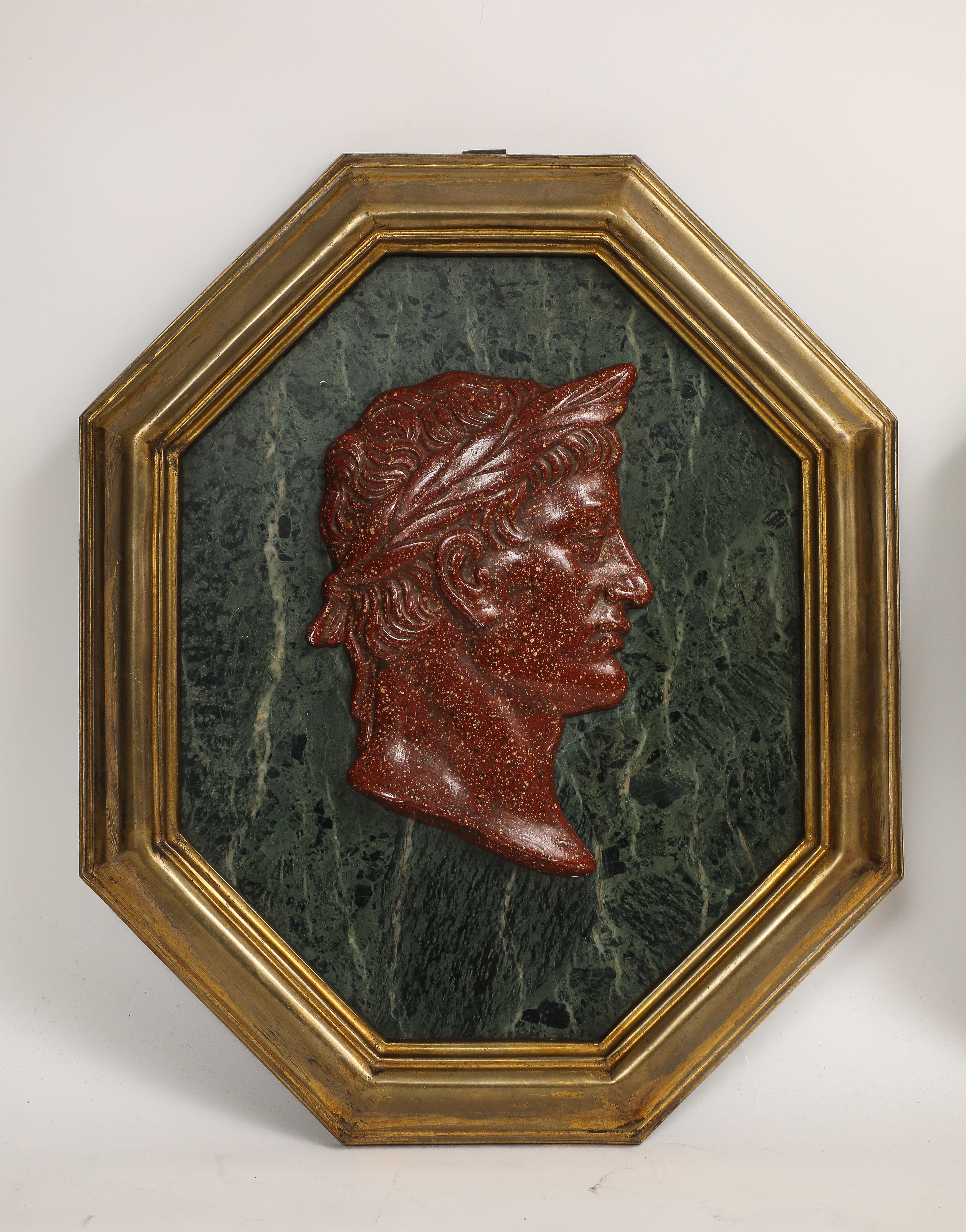 Ensemble de 6 plaques de César du Grand Tour d'Italie avec camée en porphyre dans des cadres en bronze en vente 1