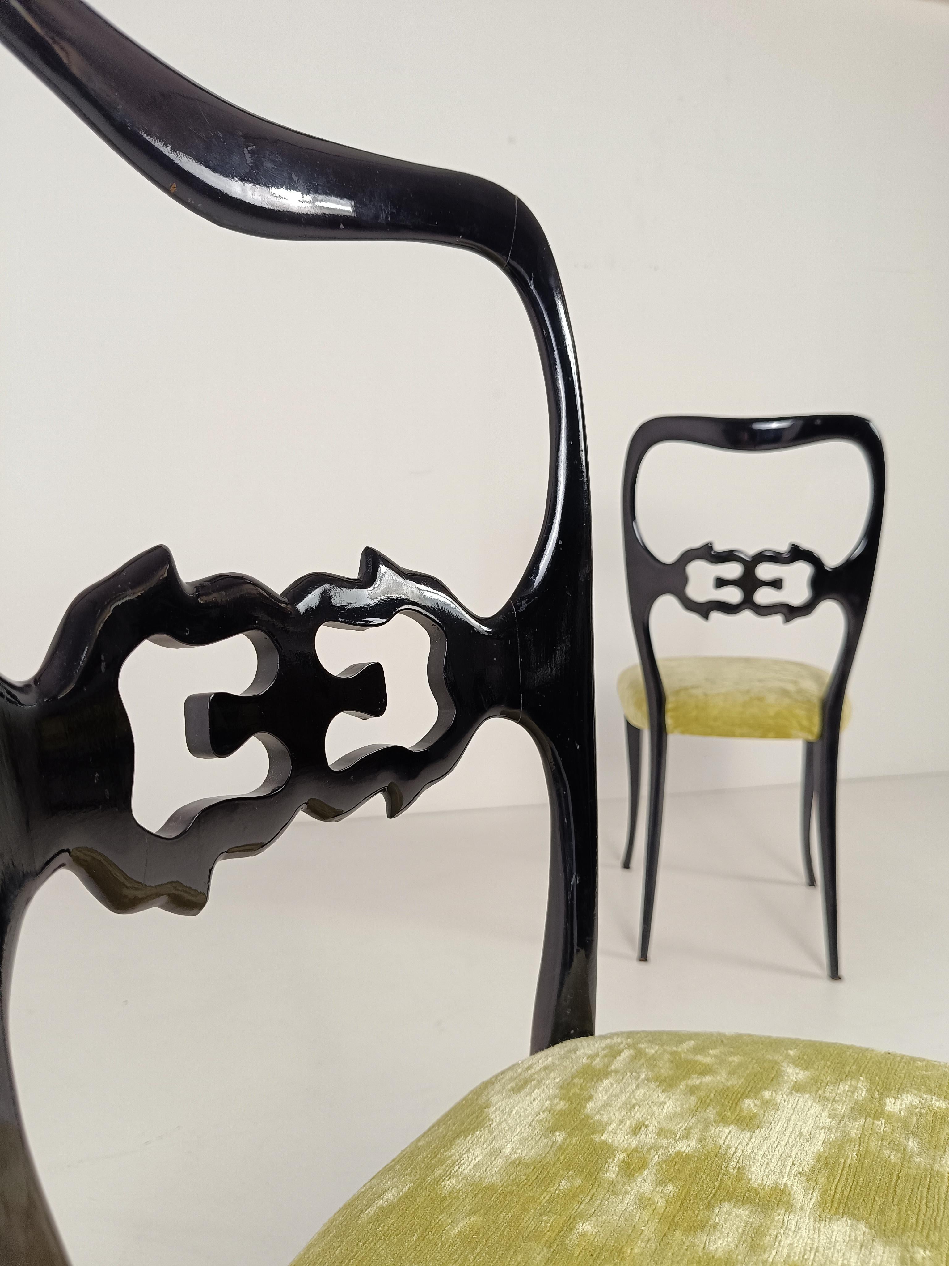 A truly unique set of chairs, made in Italy between the 50s and 60s but with a Chinese Chippendale style decoration.
The set is composed of 6 very light chairs, in curved and carved solid wood, lacquered in black.
The design of these vintage chairs
