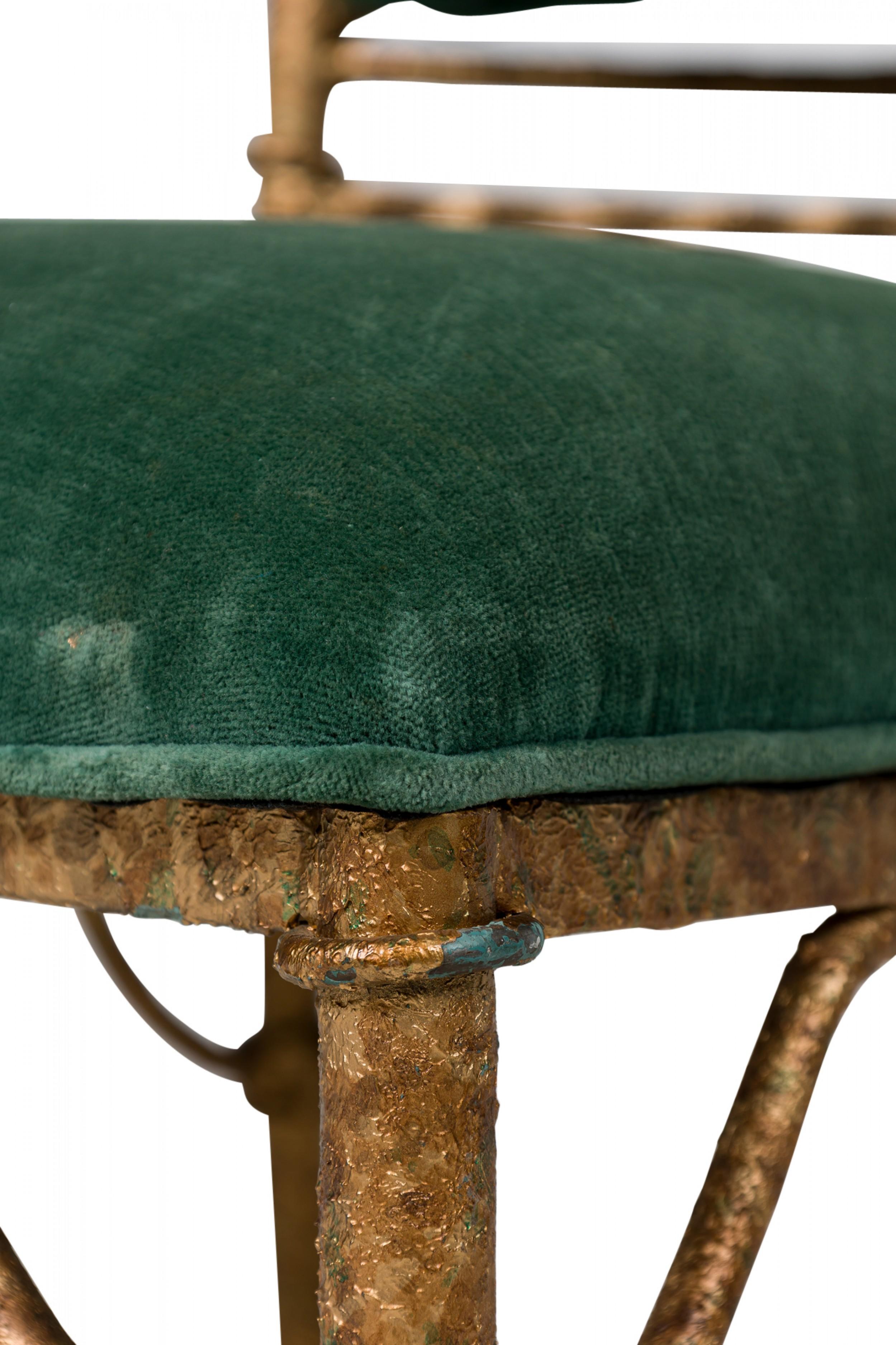 Ensemble de 6 chaises d'appoint italiennes du milieu du siècle en fer doré et velours vert en vente 2
