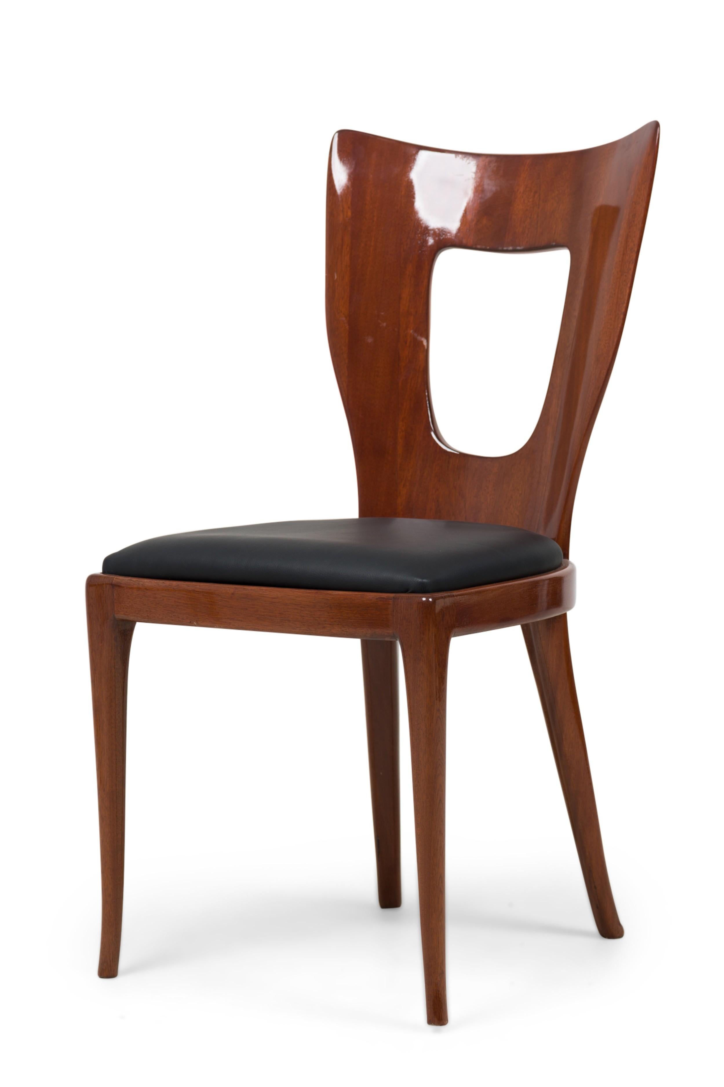 Mid-Century moderno Set di 6 sedie da pranzo italiane di metà secolo Osvaldo Borsani in noce in vendita