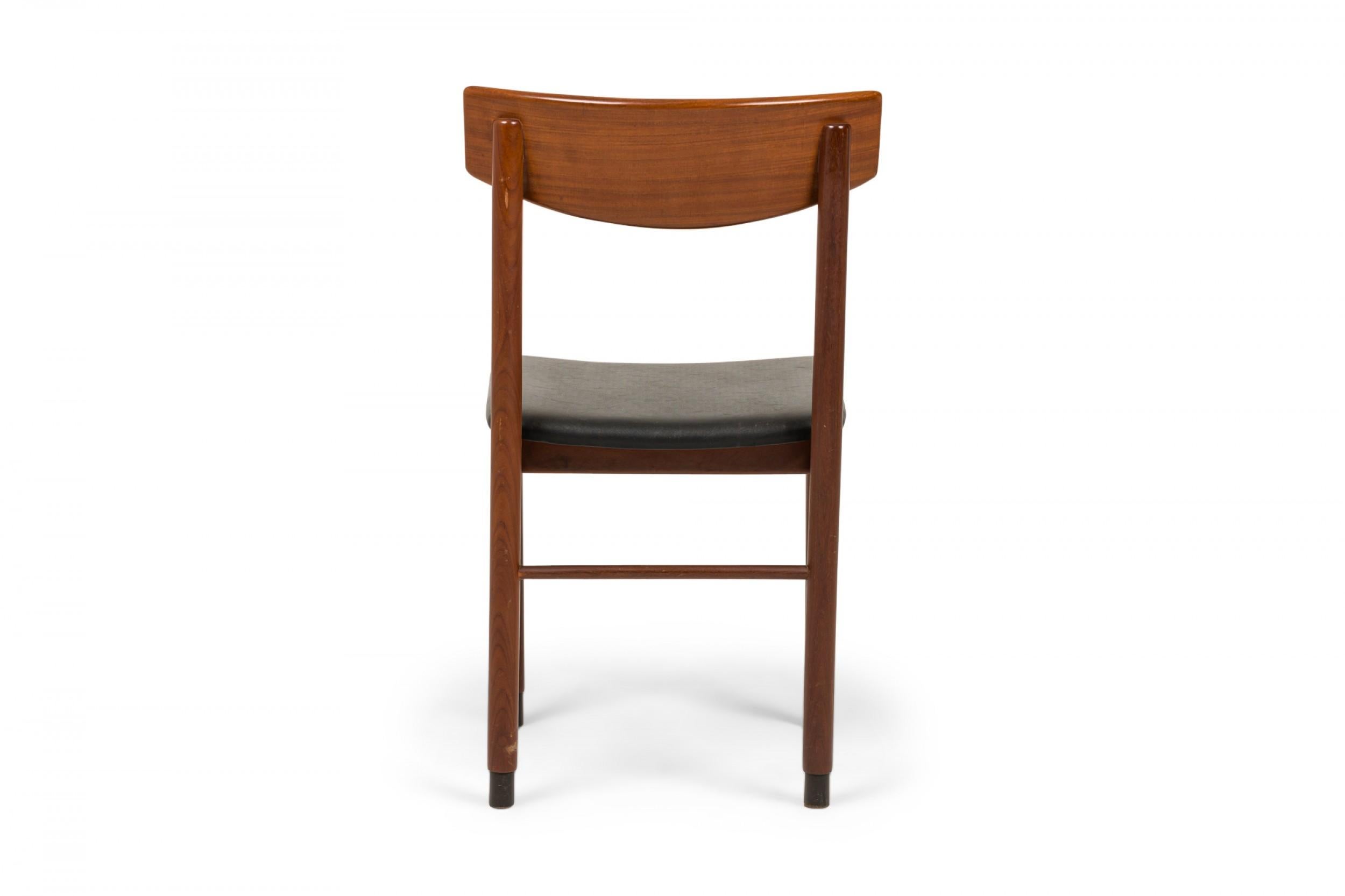 Ensemble de 6 chaises d'appoint / de salle à manger italiennes du milieu du siècle en teck et faux cuir noir en vente 1