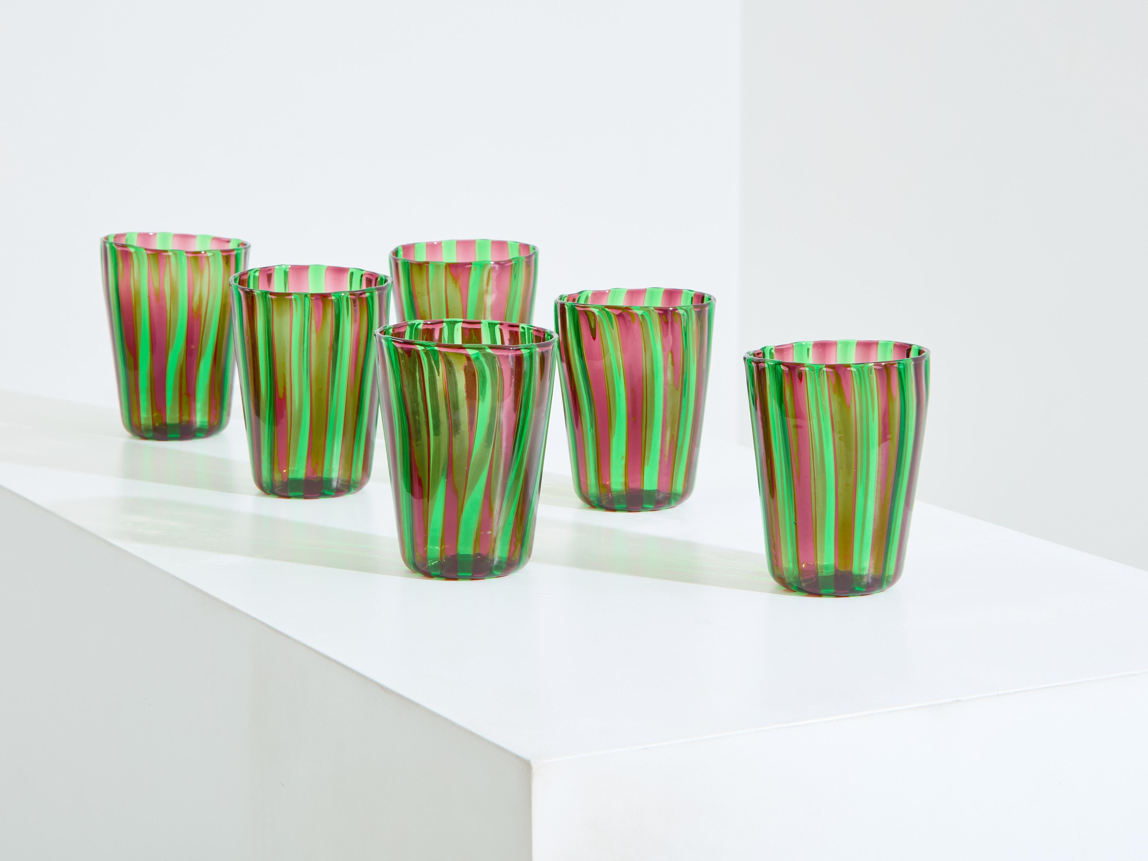 Juego de 6 vasos italianos de cristal de Murano verde y morado Años 80 Italiano en venta