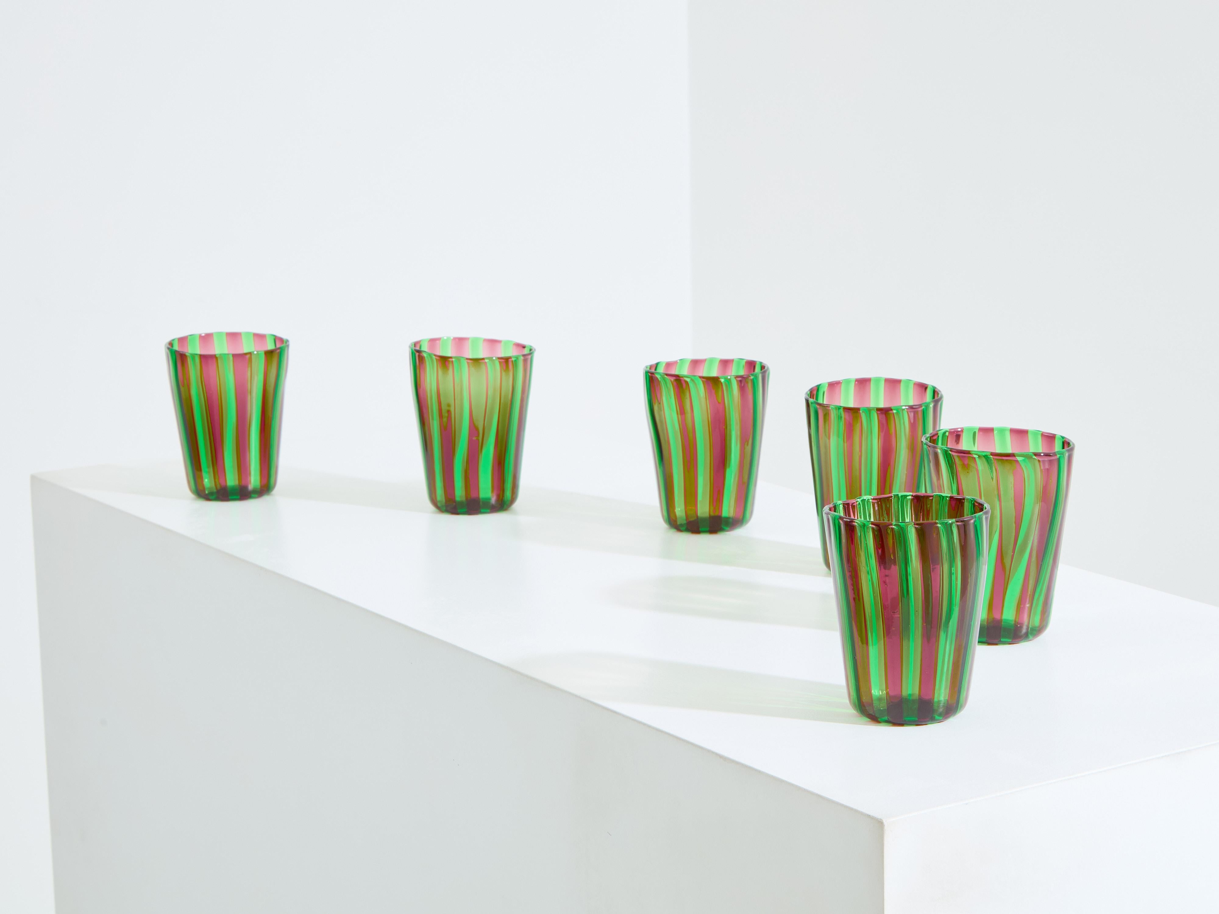 Juego de 6 vasos italianos de cristal de Murano verde y morado Años 80 Vidrio en venta
