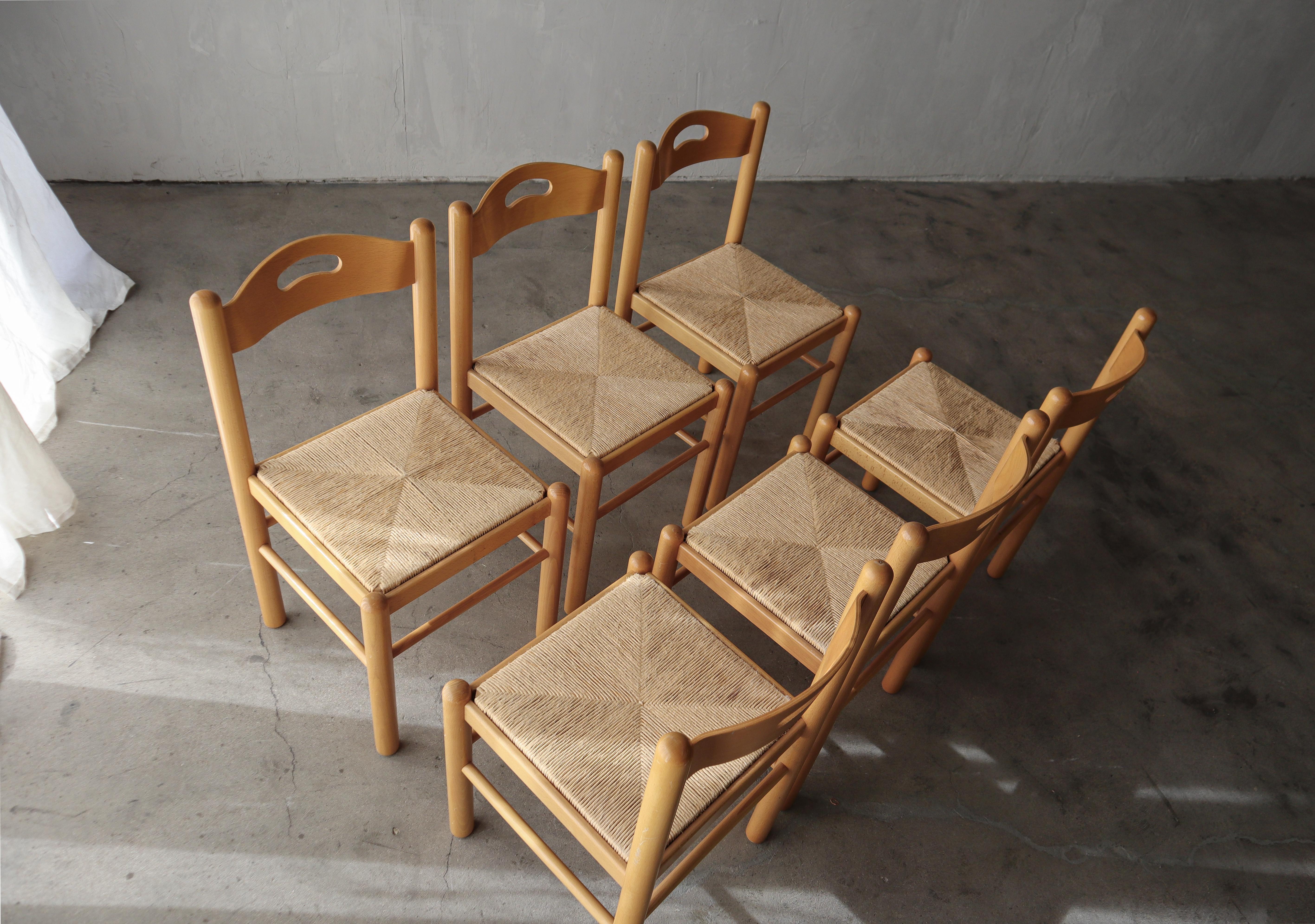 Nice set of 6 Italian rush and oak dining chairs.

Chairs are in good condition overall with only minimal wear from use. Original rush is in excellent shape.









