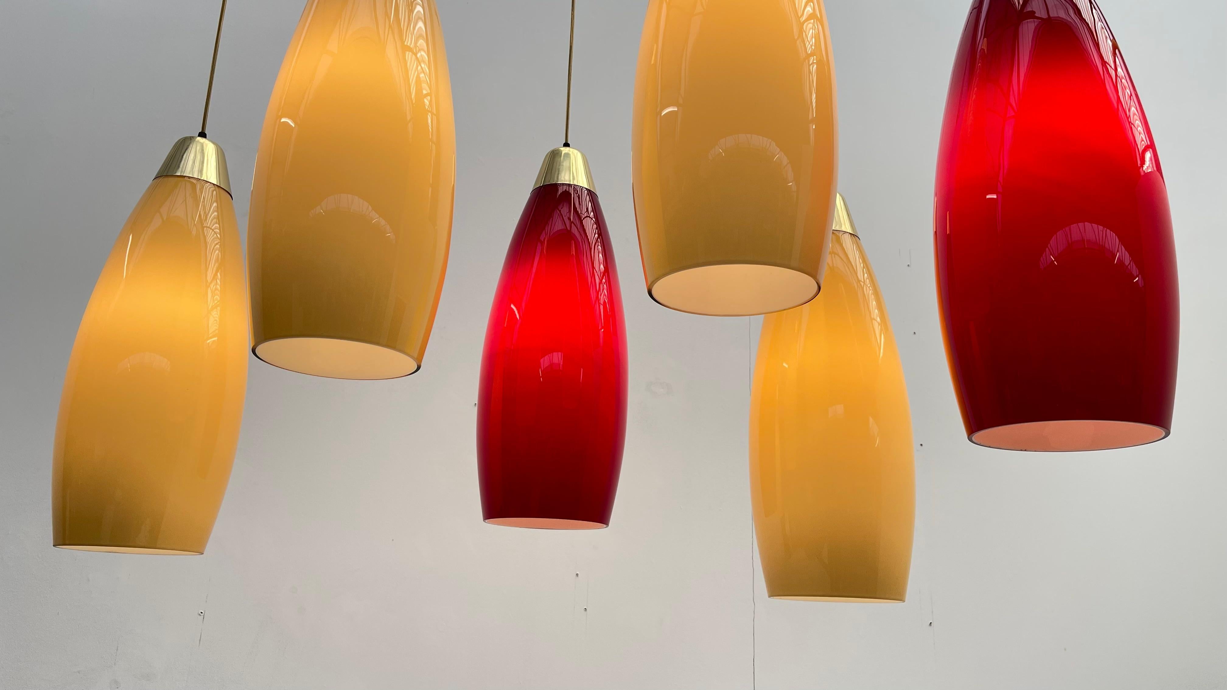 Set di 6 pendenti gialli e rossi in vetro di Murano e ottone della fine degli anni '60.

Non esitare a contattarci per qualsiasi altra informazione. Saremo lieti di assisterti in ogni modo possibile.

Negoziabile nei limiti del ragionevole.
