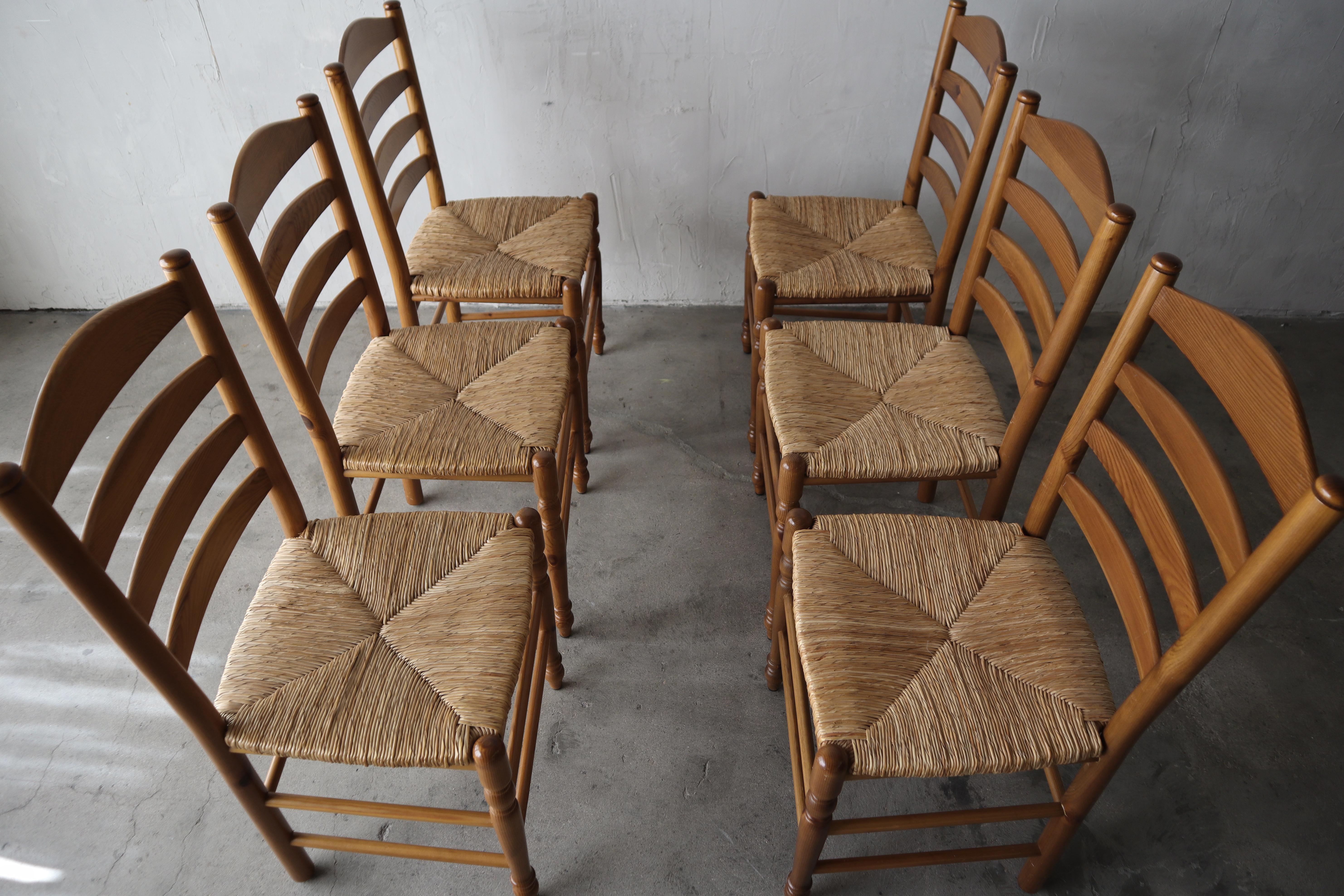 Set of 6 Italian Pine and Rush Ladderback Dining Chairs For Sale 3