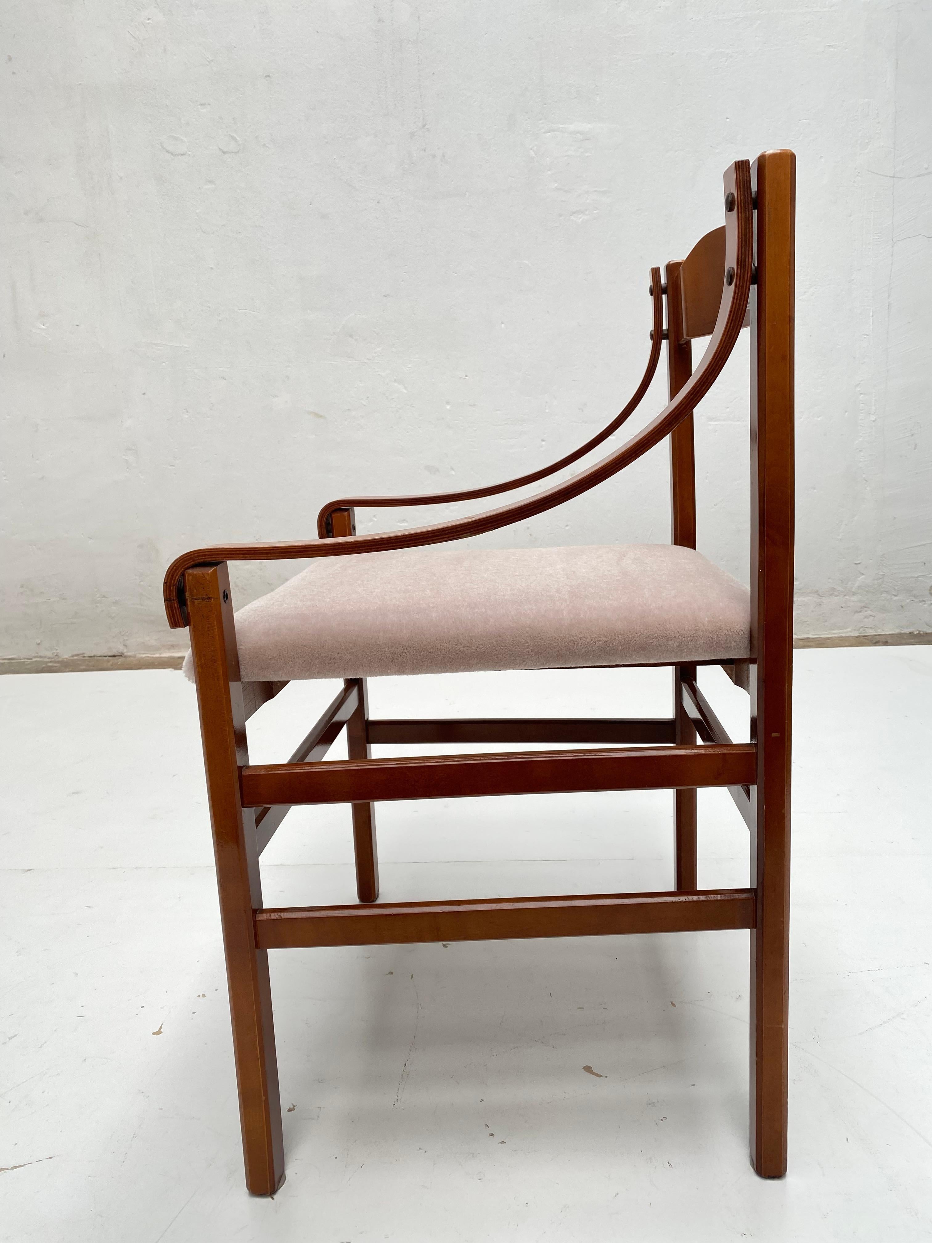 Noce Set di 6 sedie da pranzo italiane in compensato con rivestimento in lana mohair nuova anni '60 in vendita