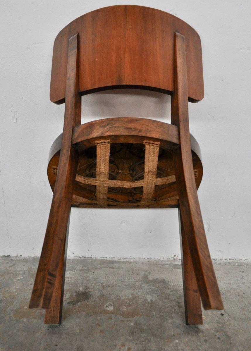 Ensemble de 6 chaises de salle à manger italiennes en noyer, années 1930

Améliorez votre espace repas avec cet élégant ensemble de six chaises de salle à manger vintage, fabriquées en Italie dans les années 1930. Fabriquées en bois de noyer massif,