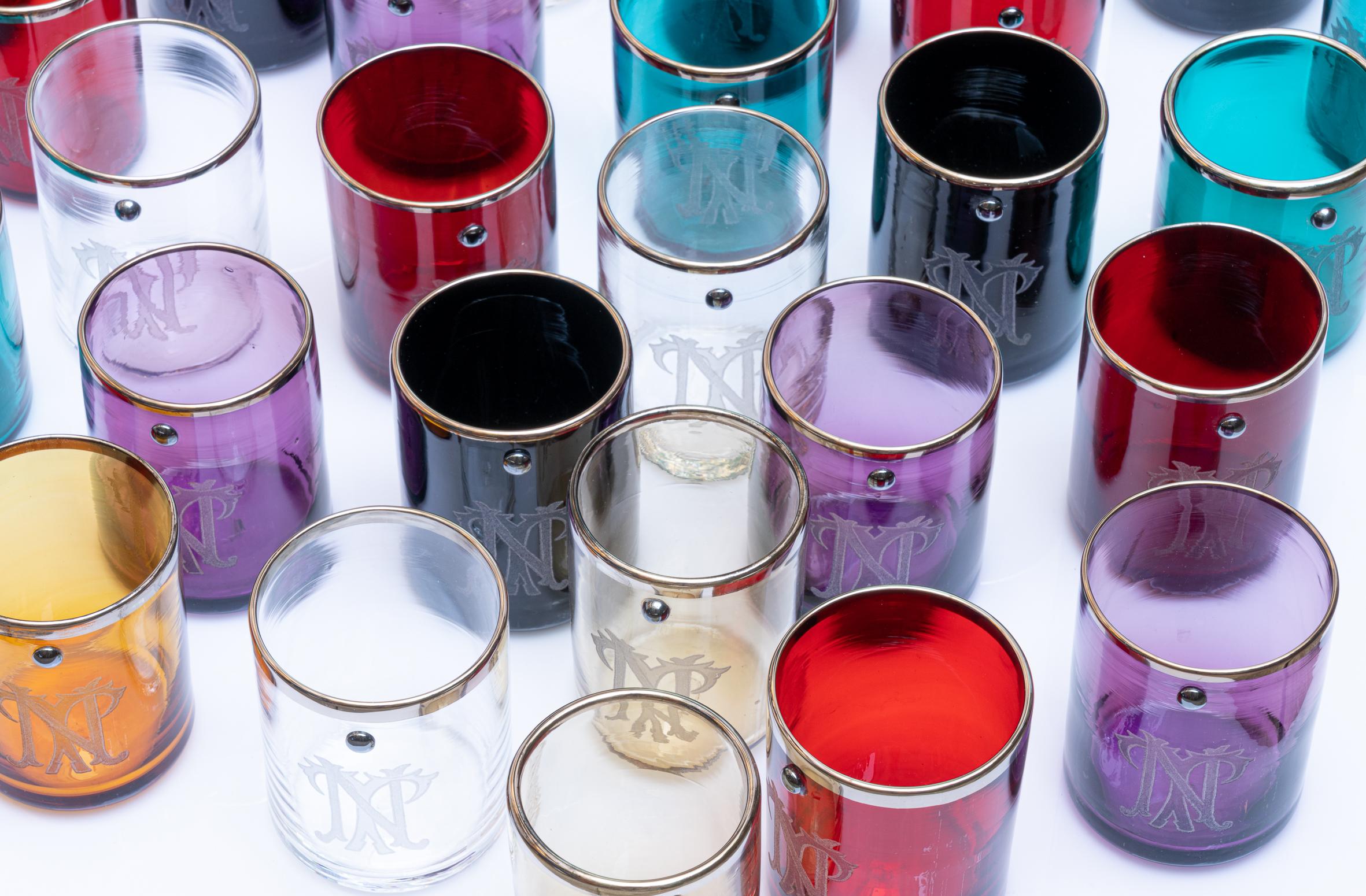 6er-Set JAI-Gläser mit Platinrand und Hämatitstein, hergestellt in Murano im Angebot 1