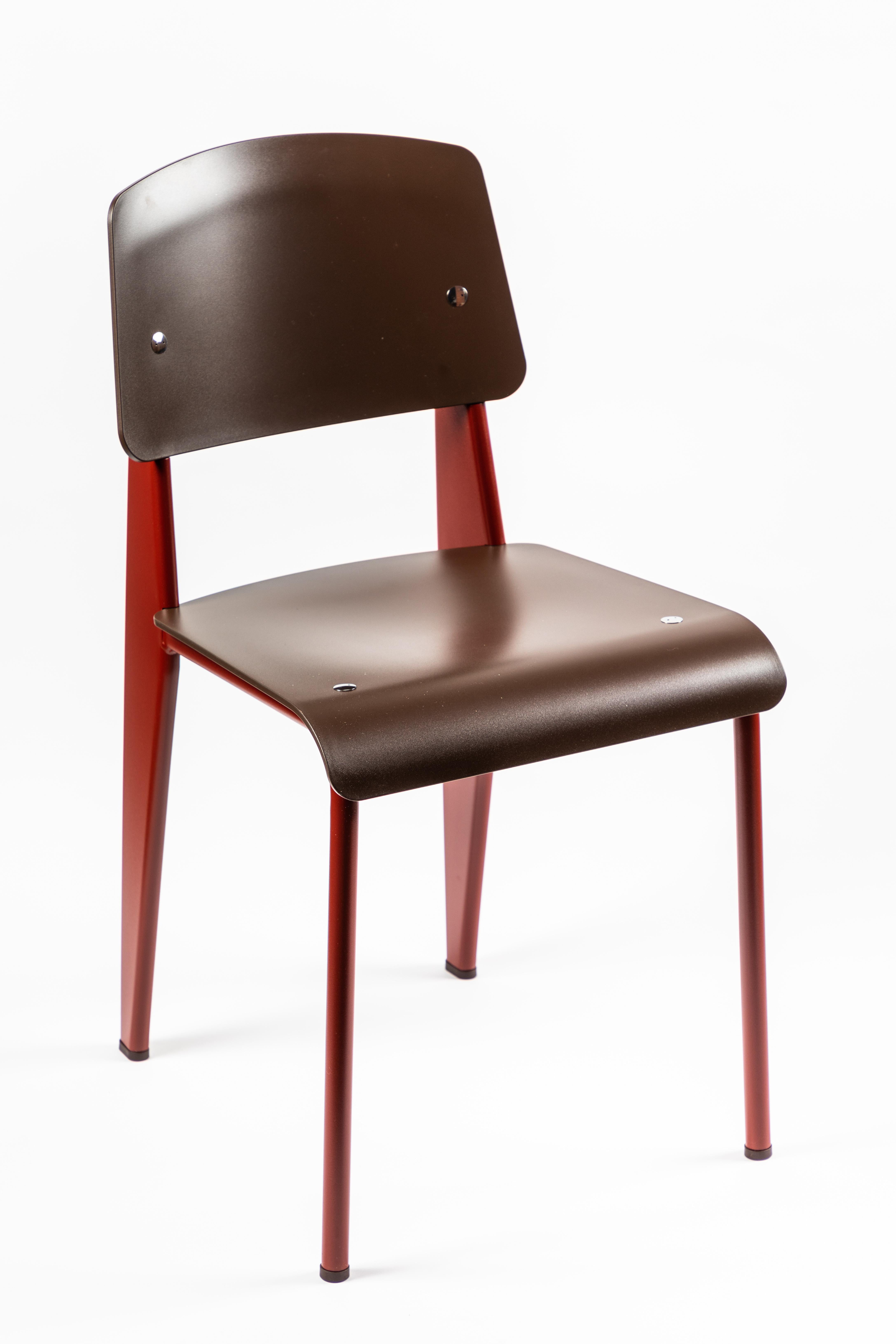 Suisse Ensemble de 6 chaises SP One de Jean Prouvé en teck Brown et rouge pour Vitra
