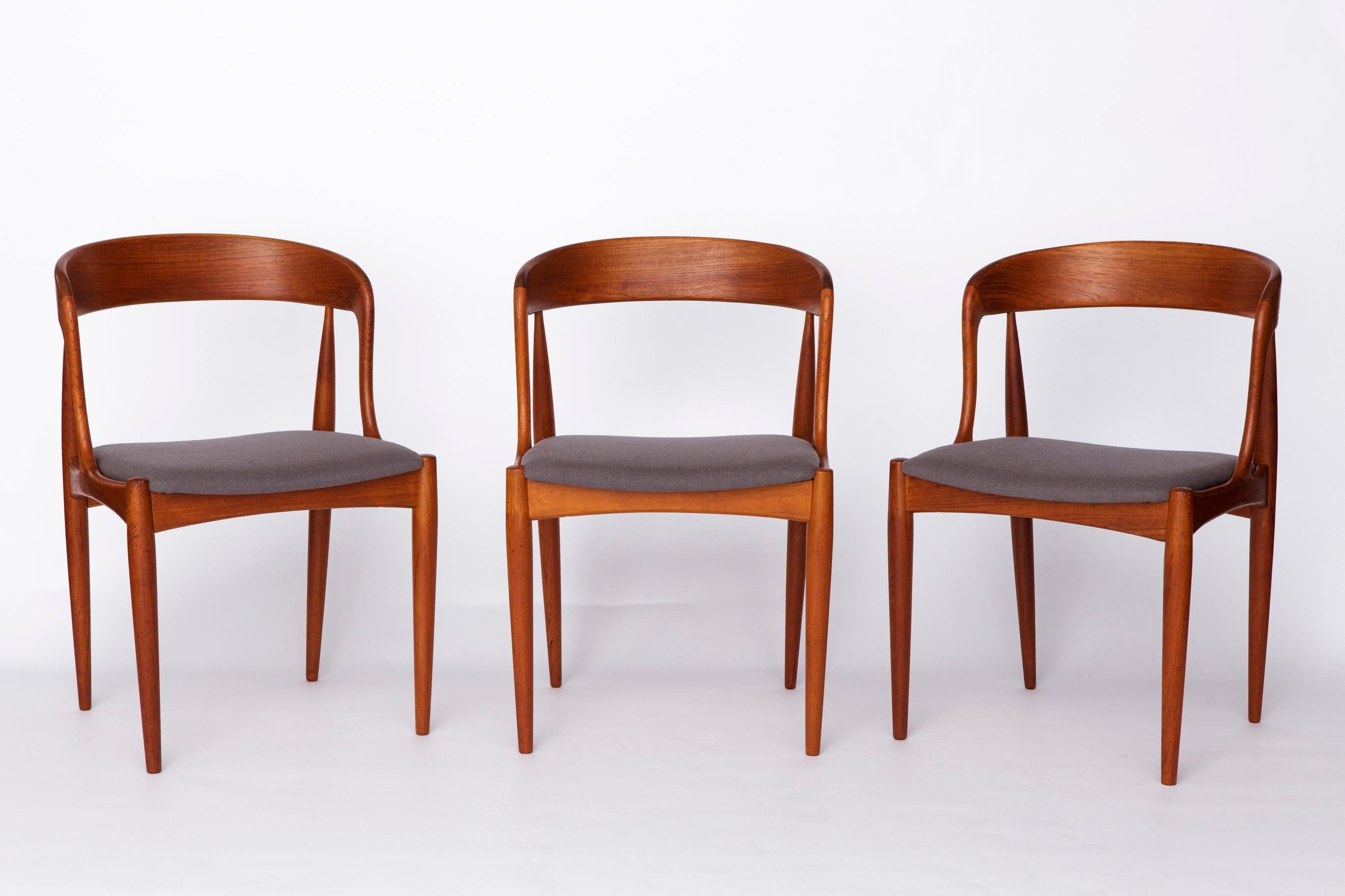 Danois Set of 6 Johannes Andersen Chairs – Model 16, Teak Dining Chairs, Uldum Møbelfab en vente