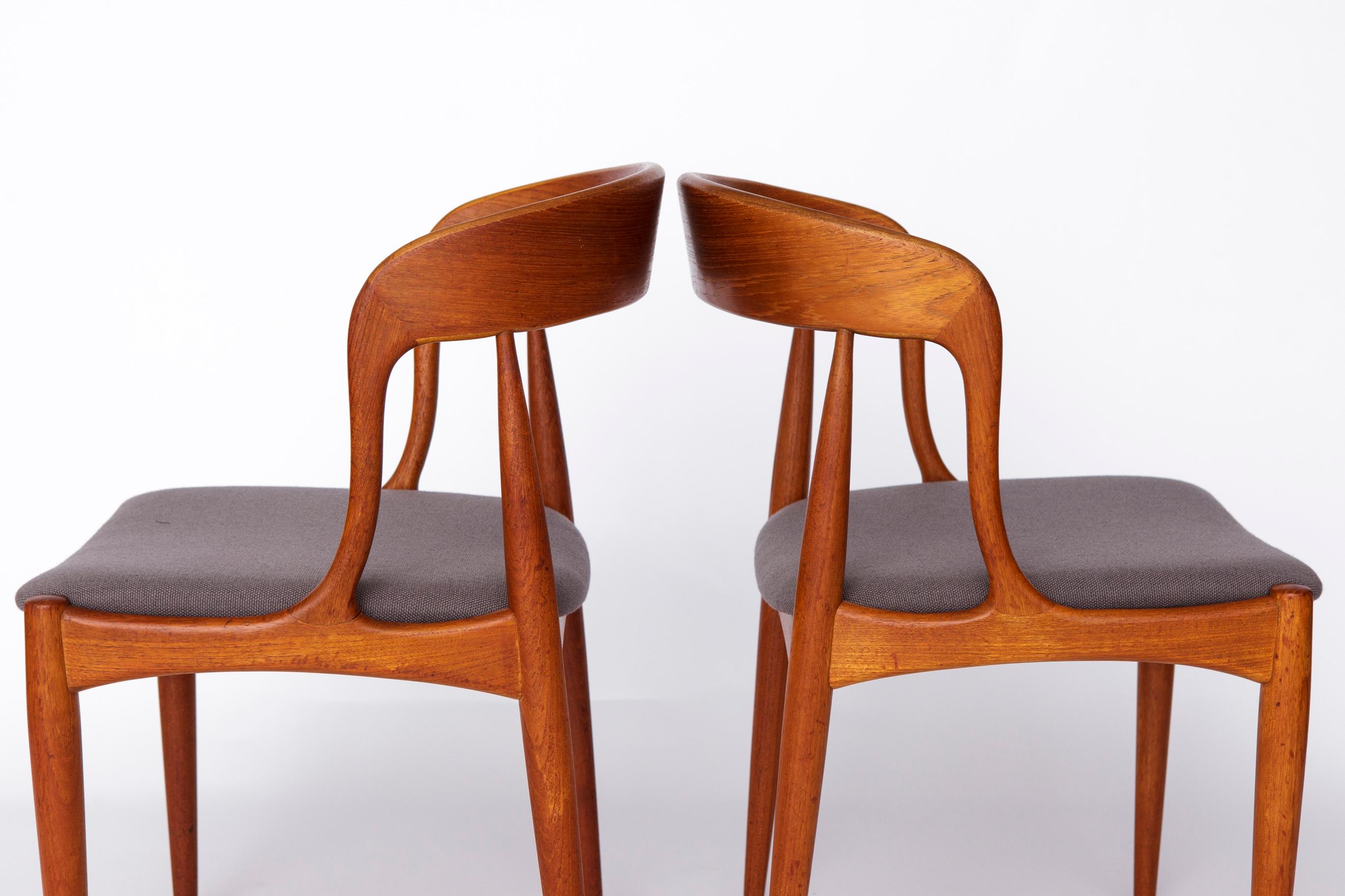 Milieu du XXe siècle Set of 6 Johannes Andersen Chairs – Model 16, Teak Dining Chairs, Uldum Møbelfab en vente