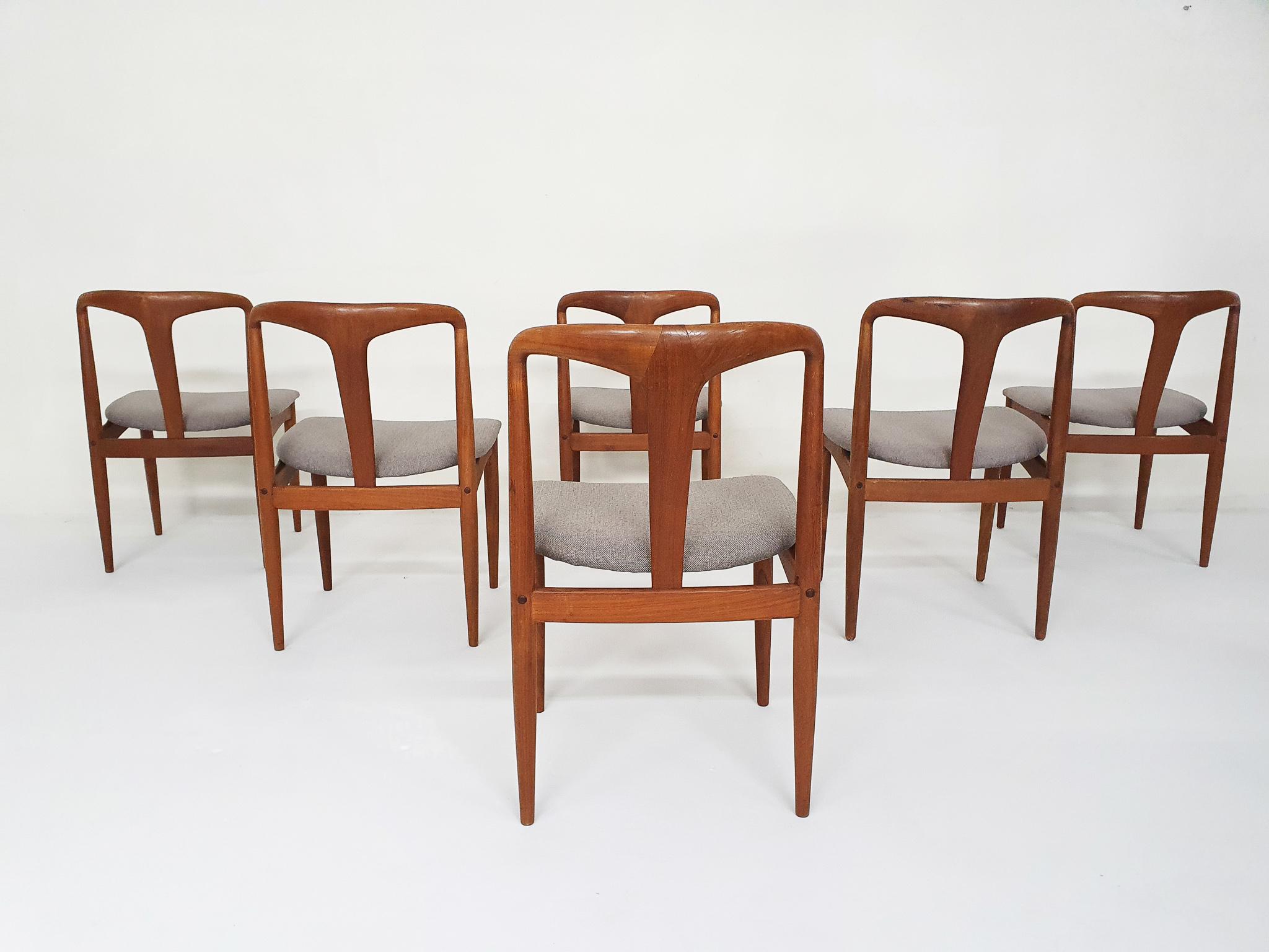 Set of 6 Johannes Andersen for Uldum Mobelfabrik “Juliane” Teak Dining Chairs In Good Condition In Amsterdam, NL