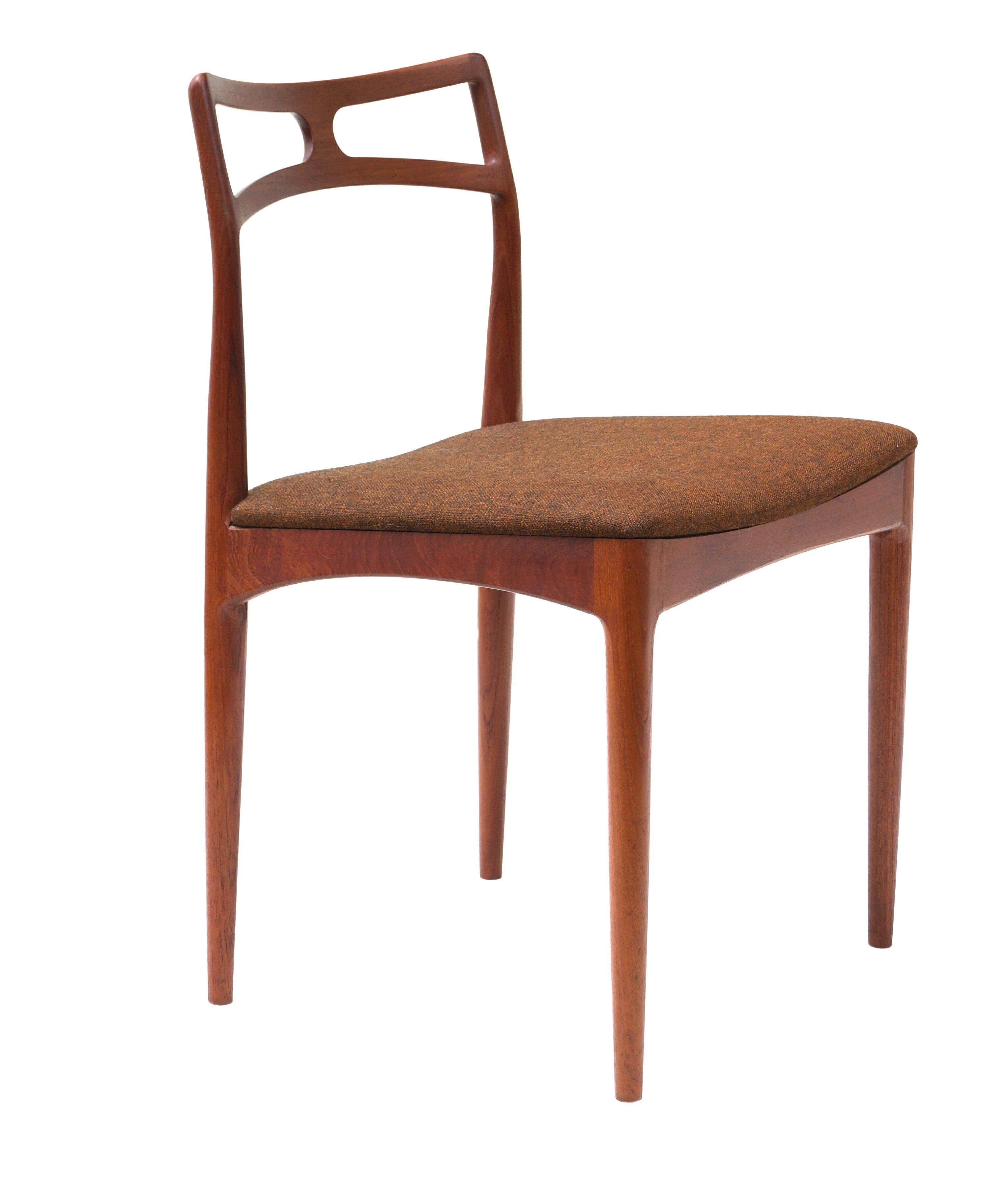 Set of 6 Johannes Andersen Teak Danish Modern Dining Room Chairs Denmark, 1960's For Sale 4