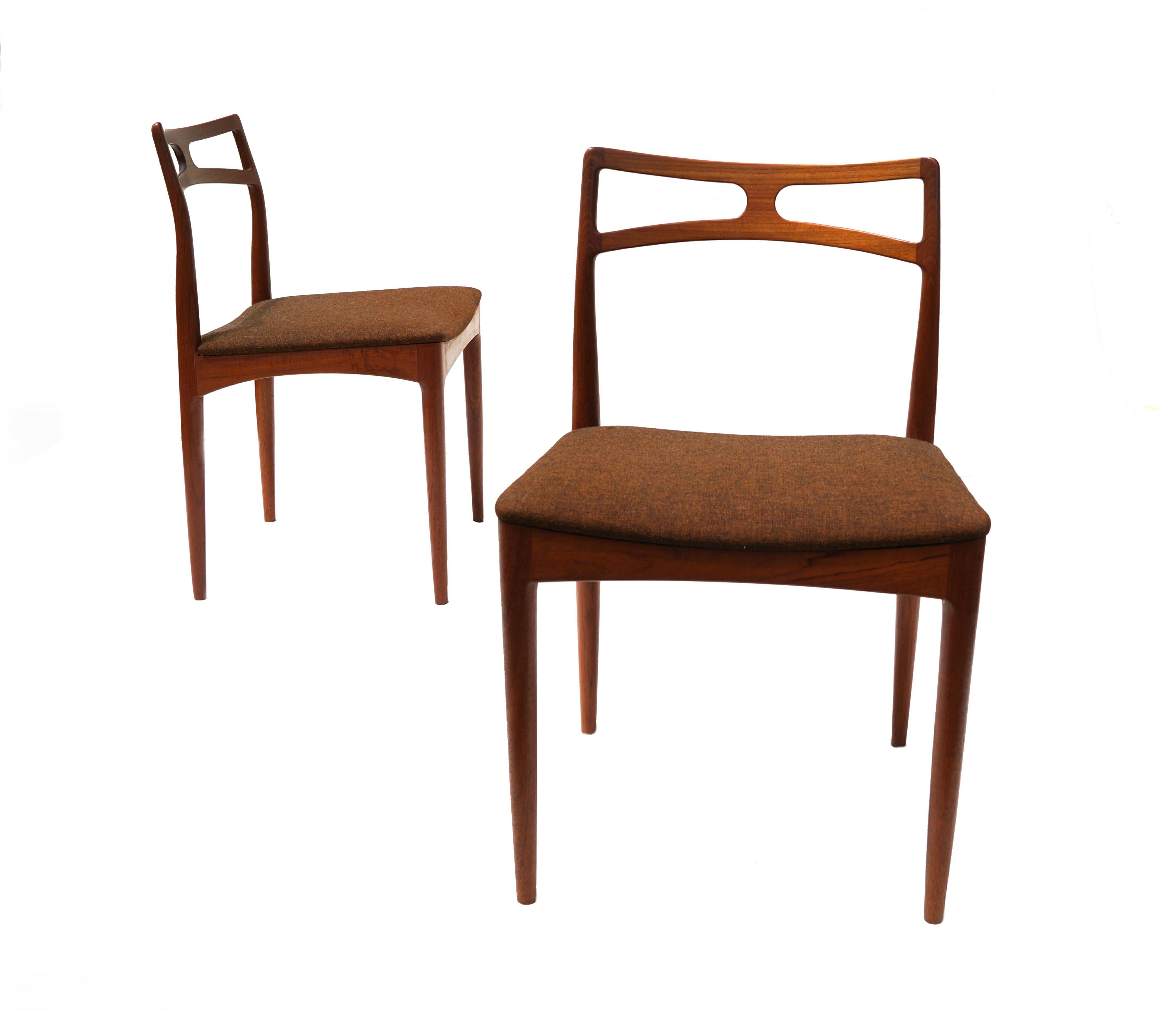 Set of 6 Johannes Andersen Teak Danish Modern Dining Room Chairs Denmark, 1960's In Good Condition For Sale In Wayne, NJ