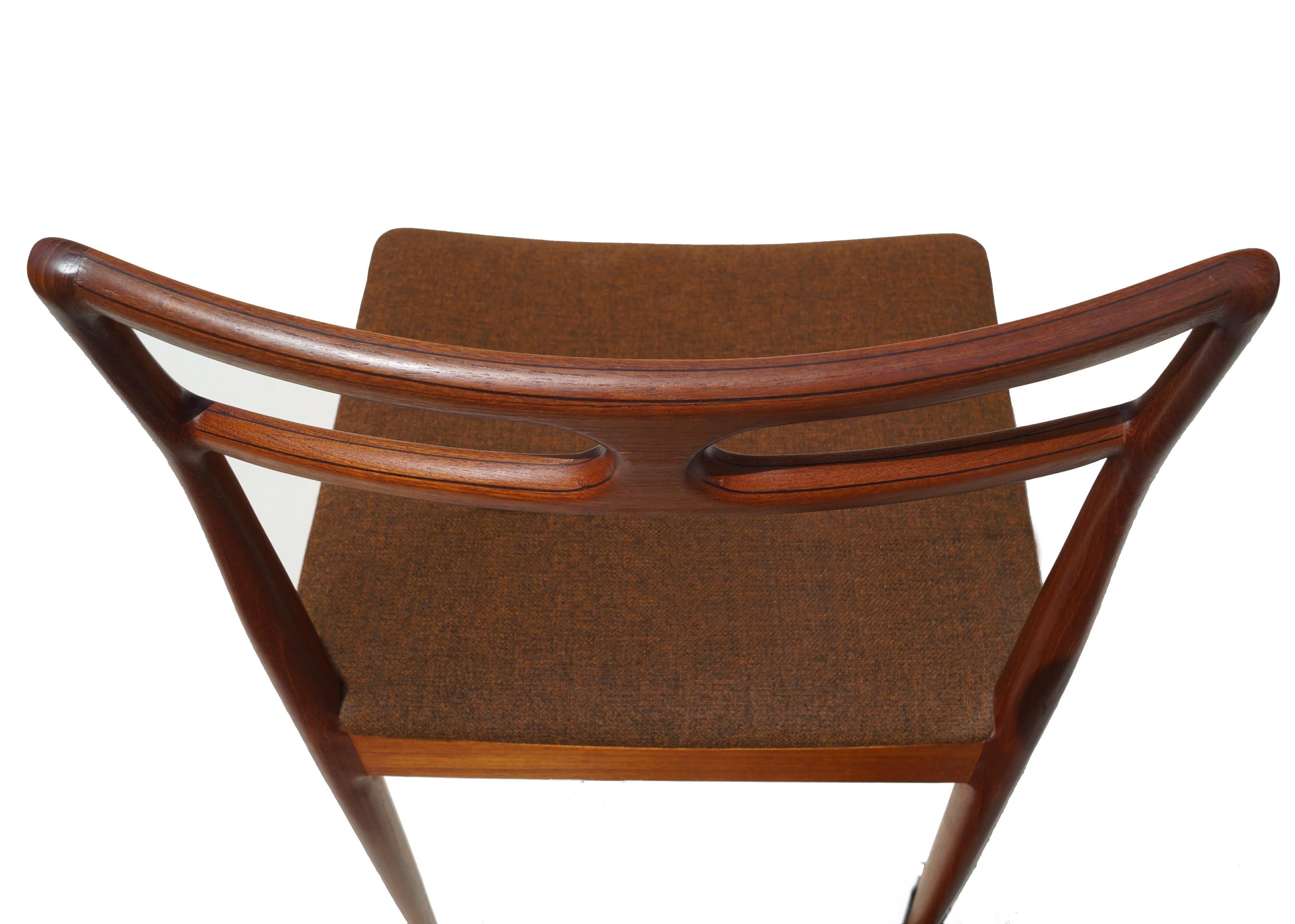 Set of 6 Johannes Andersen Teak Danish Modern Dining Room Chairs Denmark, 1960's For Sale 1