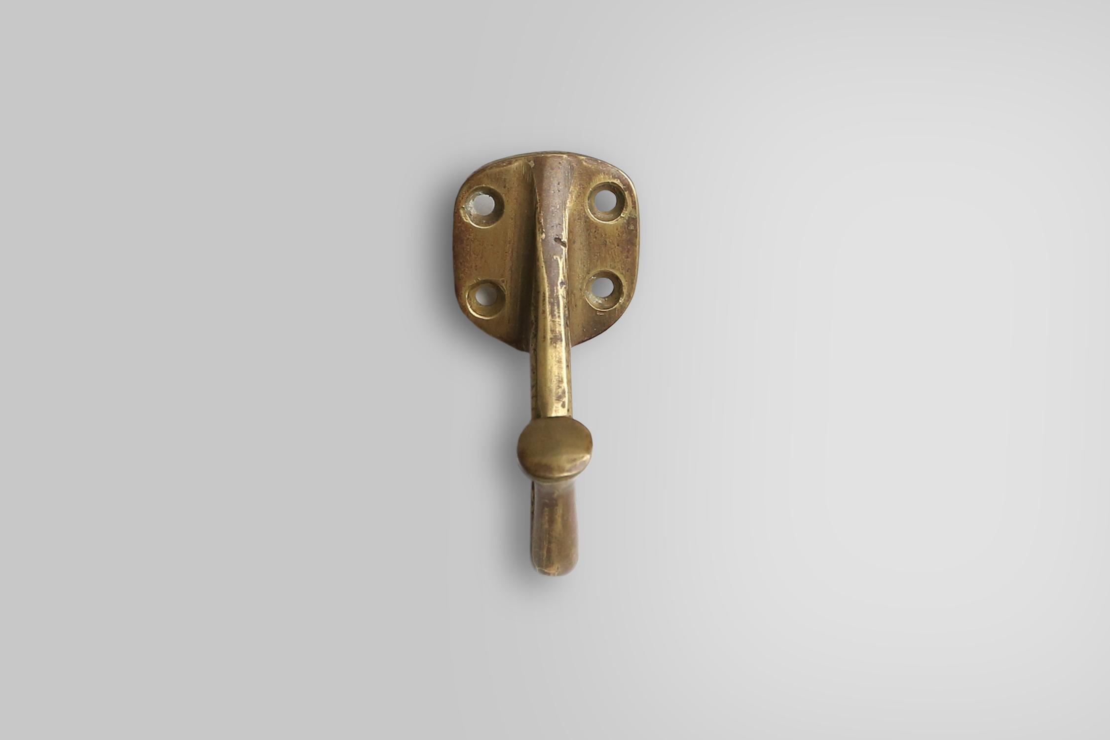 Set of 6 Jugenstill brass wall hooks by Adolf Loos, Austria 1916 For Sale 4