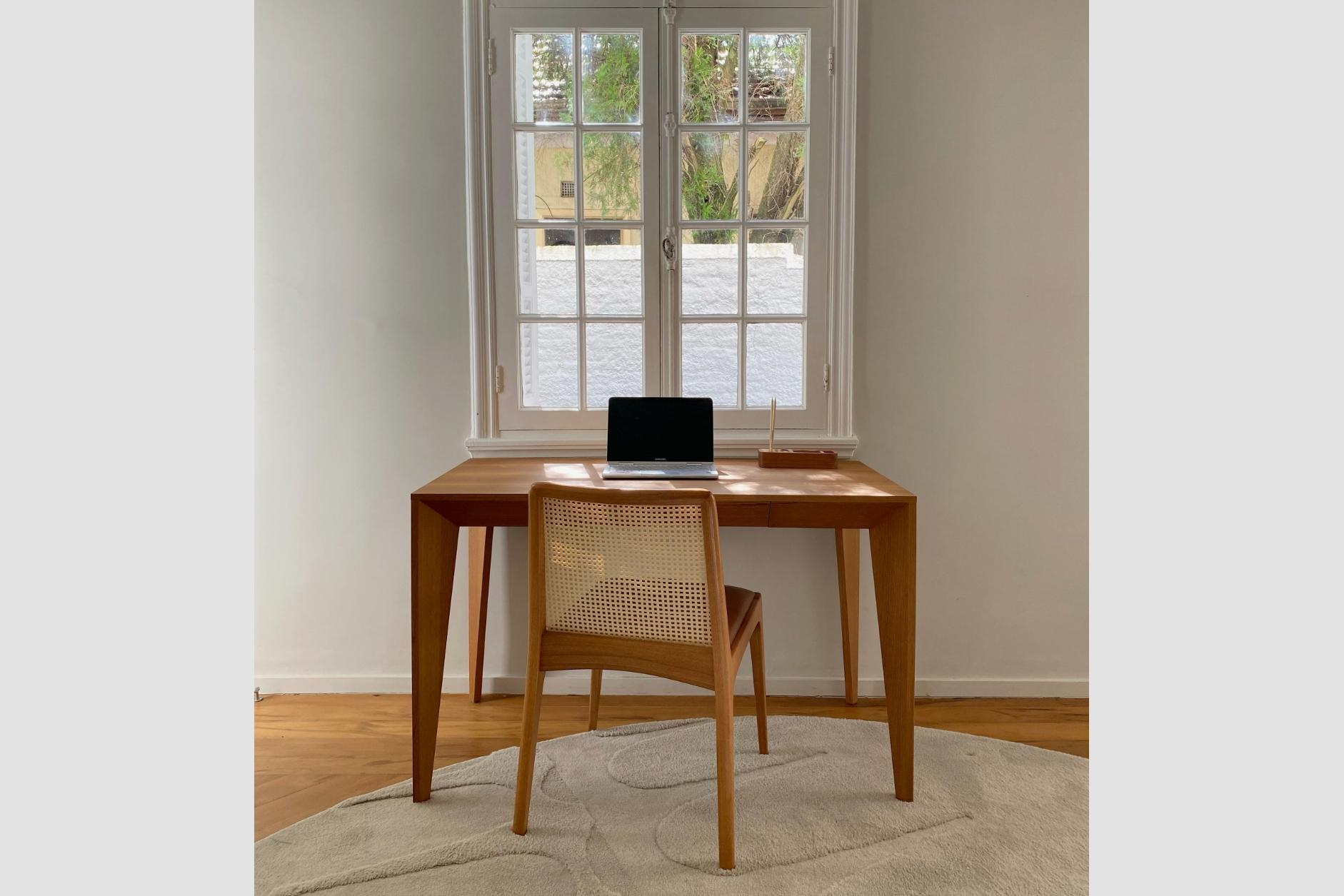 American Set of 6 “Julia” chairs made of solid wood, natural-colored square straw backres For Sale