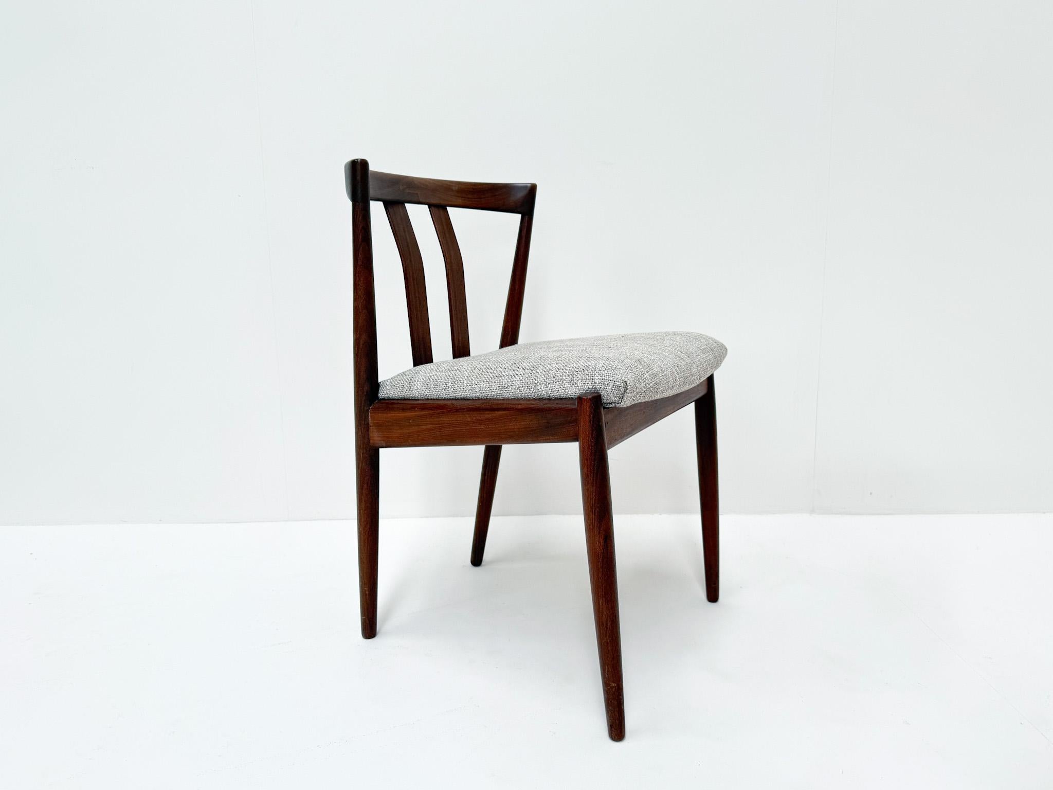 Set of 6 Kai Kristiansen Dining Chairs in Teak – Newly Upholstered For Sale 3