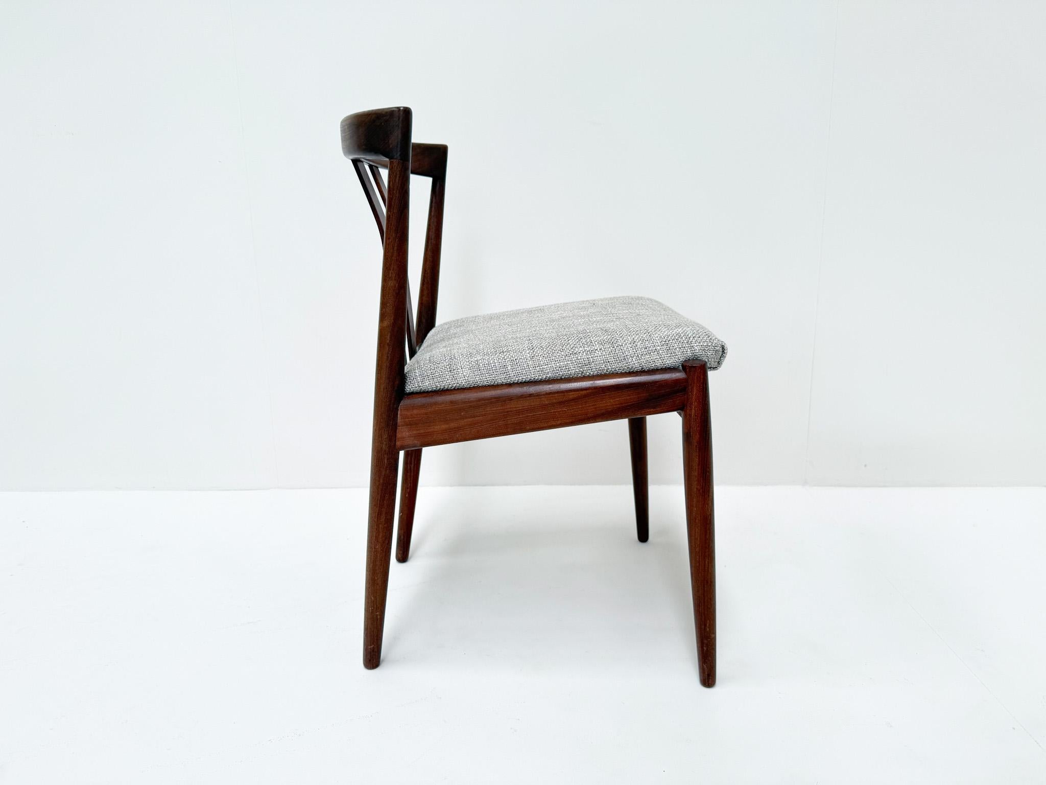 Set of 6 Kai Kristiansen Dining Chairs in Teak – Newly Upholstered For Sale 4