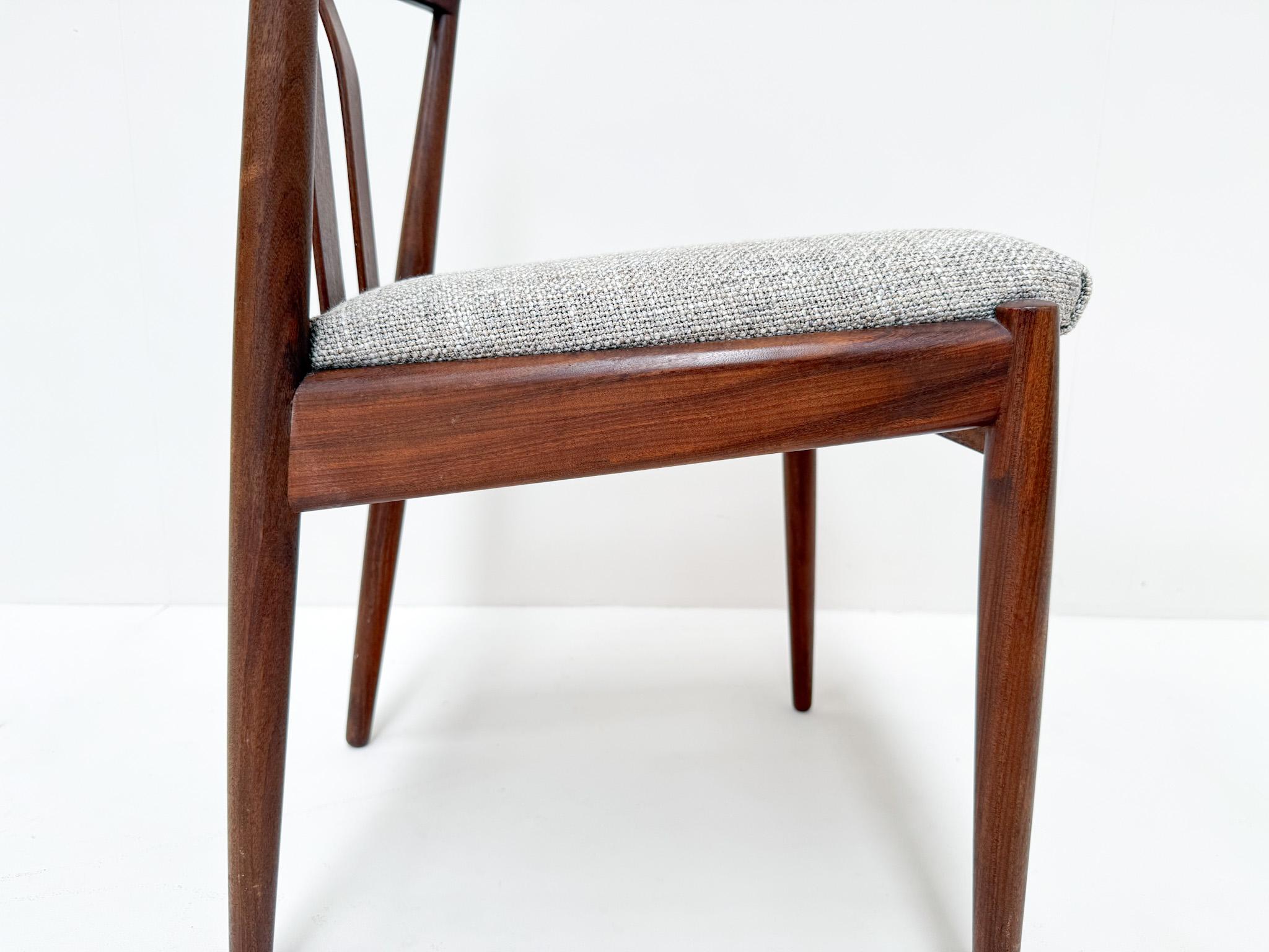 Set of 6 Kai Kristiansen Dining Chairs in Teak – Newly Upholstered For Sale 5