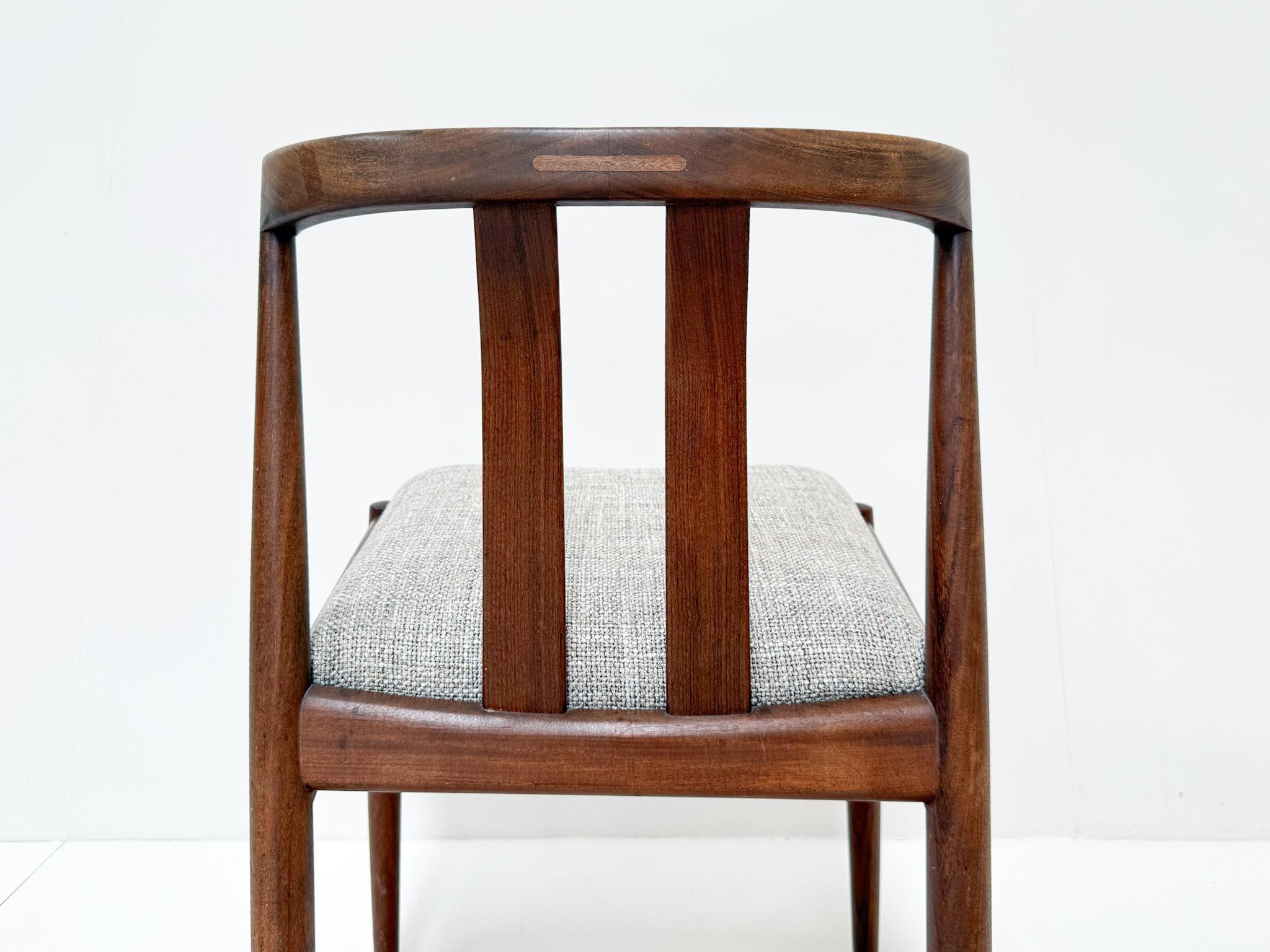 Set of 6 Kai Kristiansen Dining Chairs in Teak – Newly Upholstered For Sale 7