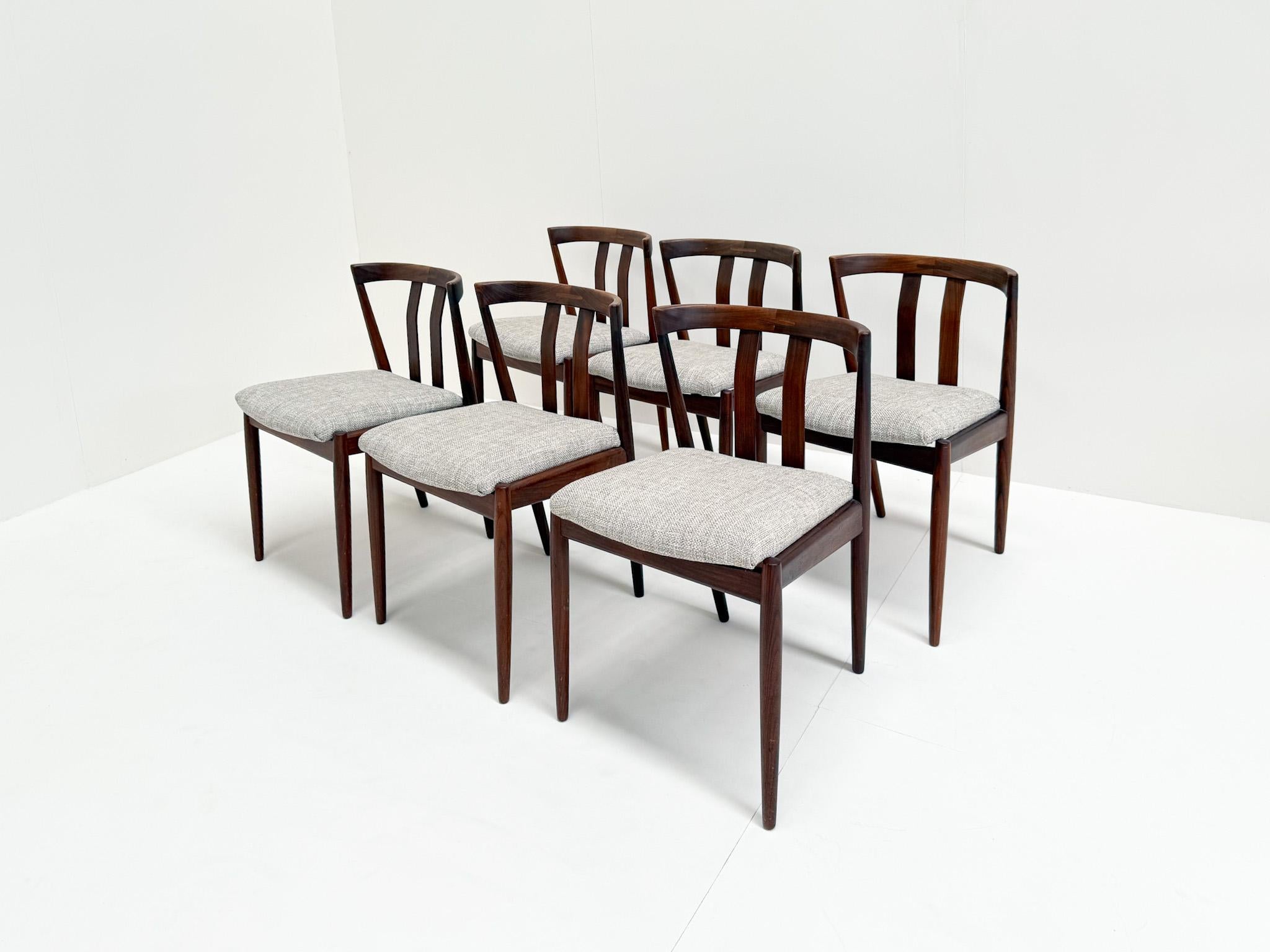 Danish Set of 6 Kai Kristiansen Dining Chairs in Teak – Newly Upholstered For Sale