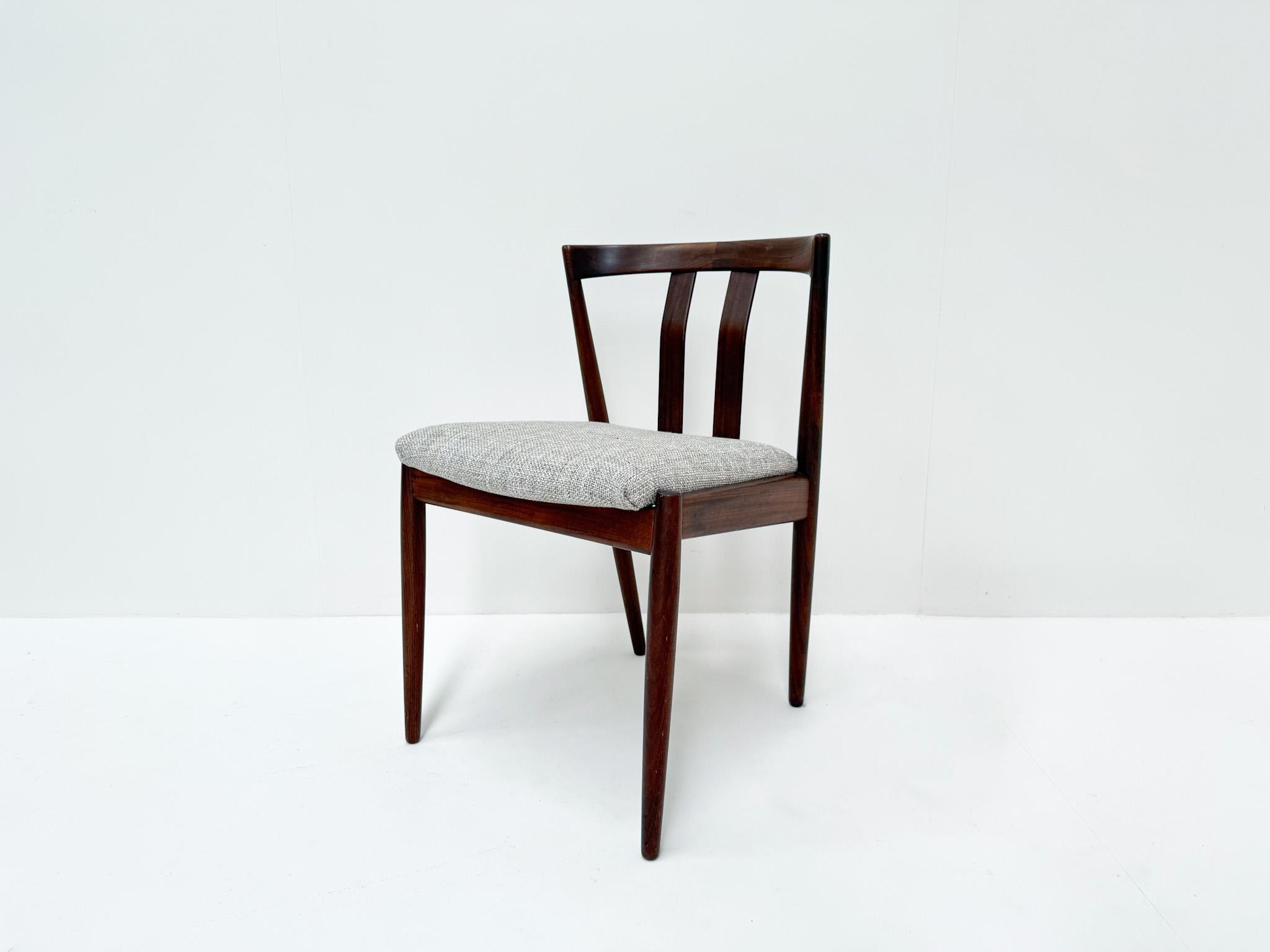 Mid-20th Century Set of 6 Kai Kristiansen Dining Chairs in Teak – Newly Upholstered For Sale