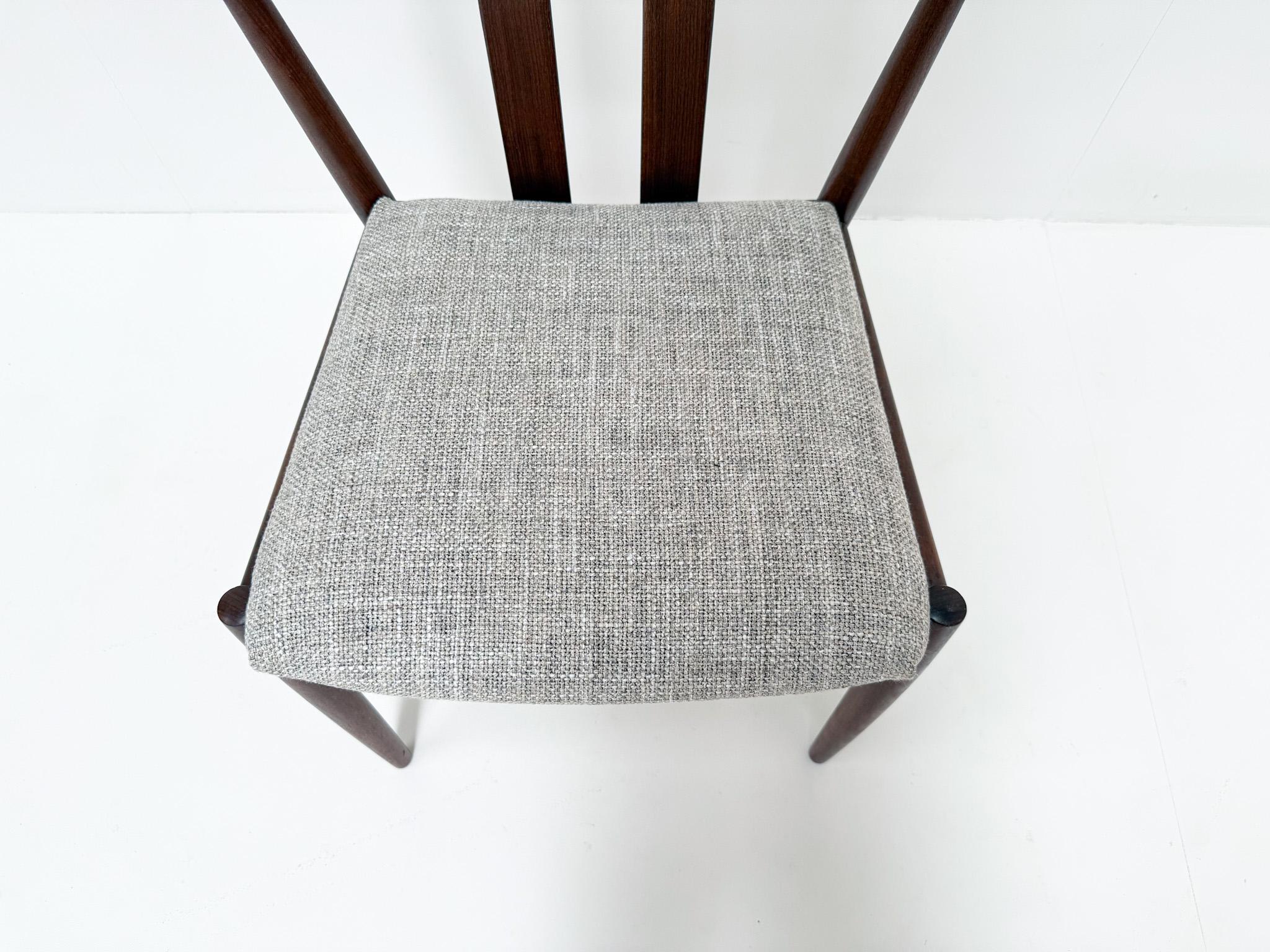 Set of 6 Kai Kristiansen Dining Chairs in Teak – Newly Upholstered For Sale 1