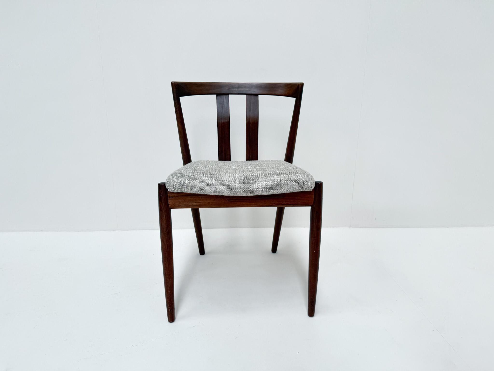 Set of 6 Kai Kristiansen Dining Chairs in Teak – Newly Upholstered For Sale 2
