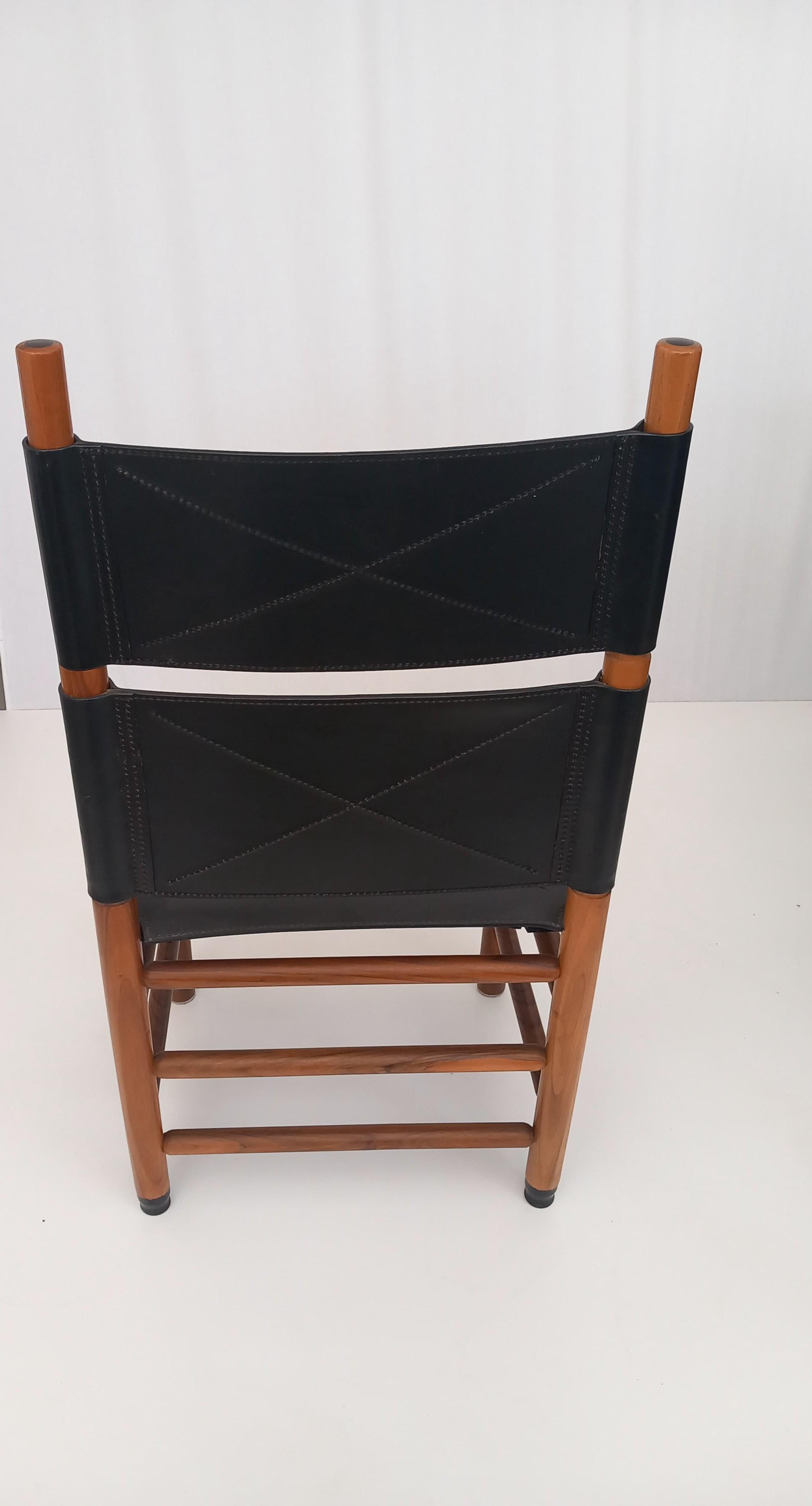 Set of 6 Chairs model Kentucky designed by famous Italian architect and designer Carlo Scarpa in the 70s and later produced by well-known Italian furniture firm Bernini in the 1980s. The chairs’ seat and seatback are made of black leather. The