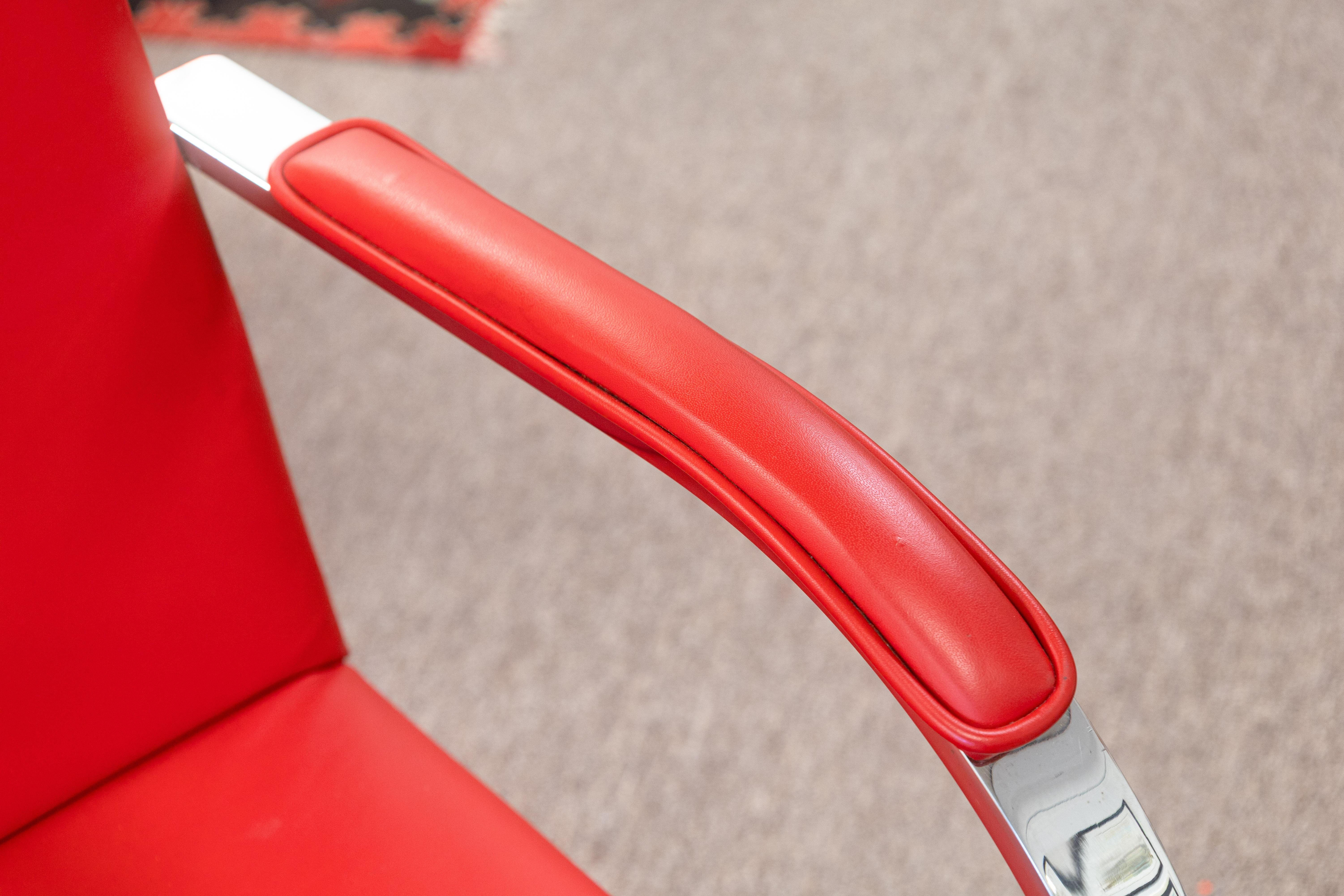 Set of 6 Knoll Brno Flat Bar Chrome Chairs with Authentic Ferrari Red Leather en Bueno estado para la venta en Keego Harbor, MI