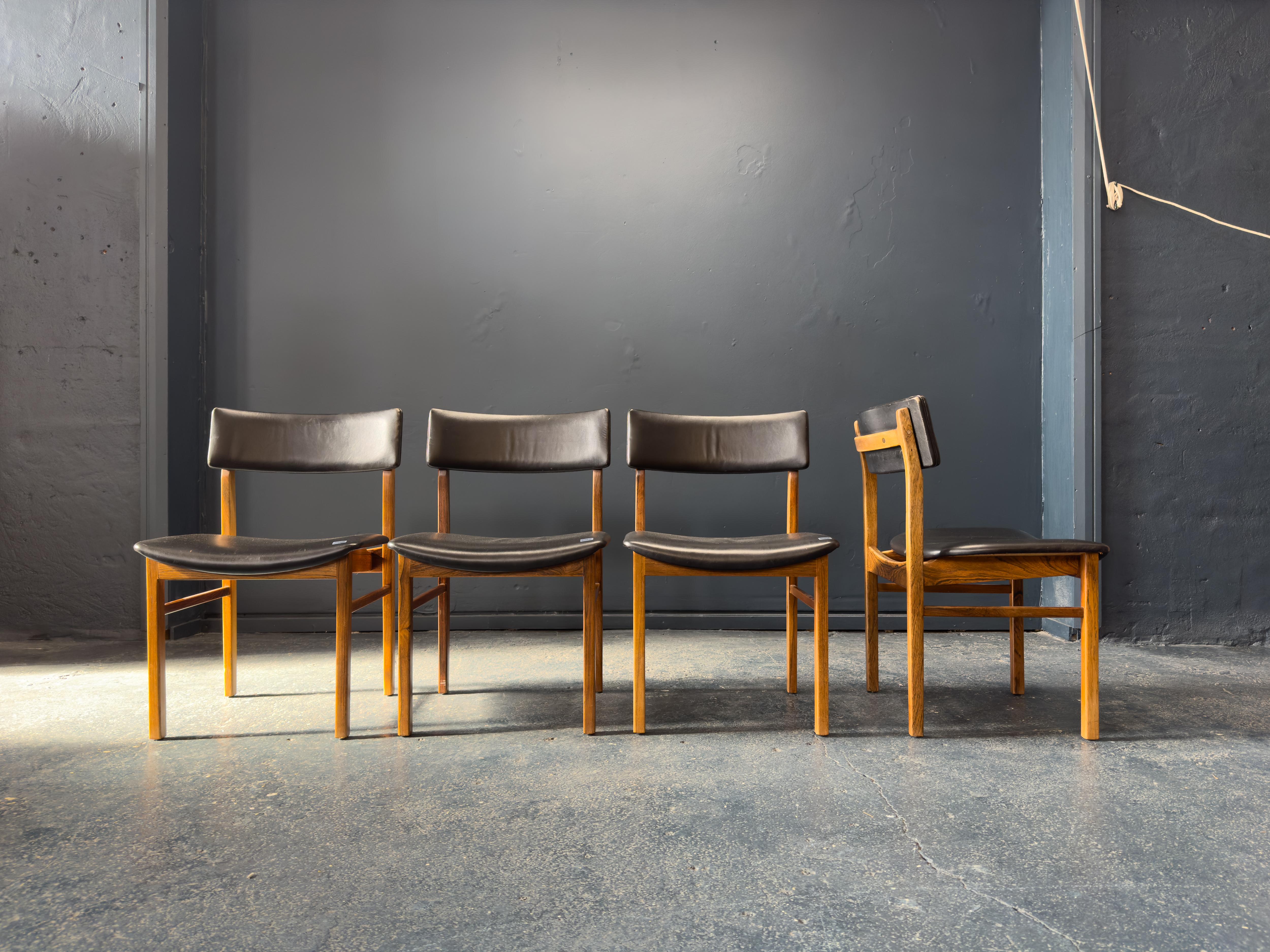 XX secolo Set di 6 sedie da pranzo in pelle nera Kurt Østervig in vendita