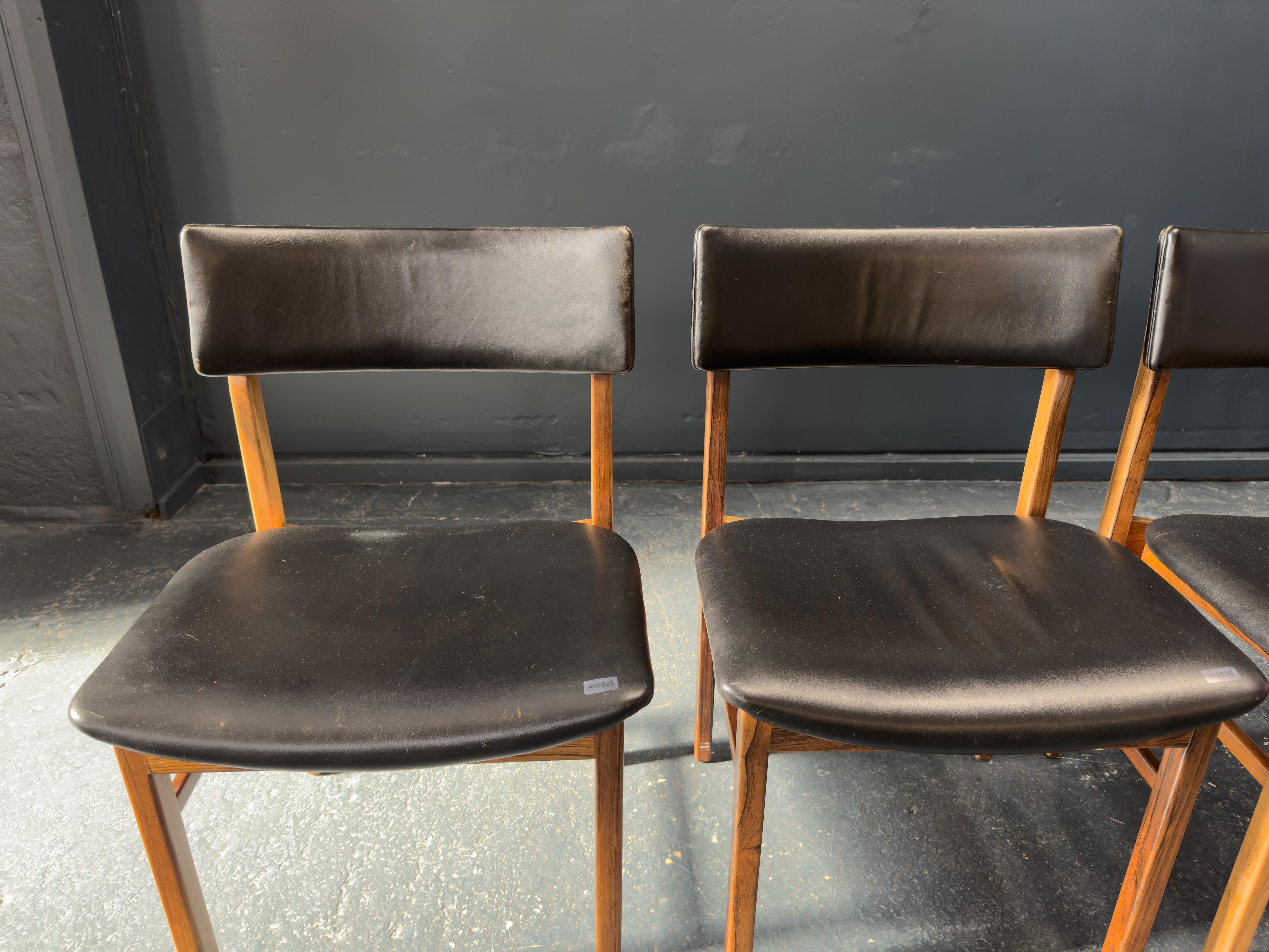 Pelle Set di 6 sedie da pranzo in pelle nera Kurt Østervig in vendita