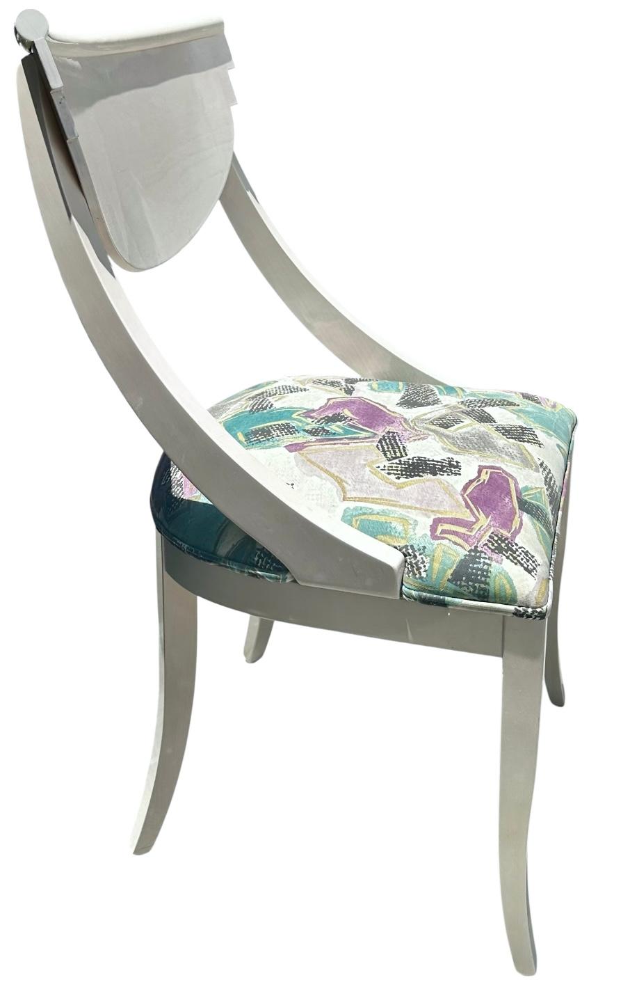 20ième siècle 6 chaises de salle à manger Hollywood Regency en Wood laqué par Pietro Costantini en vente