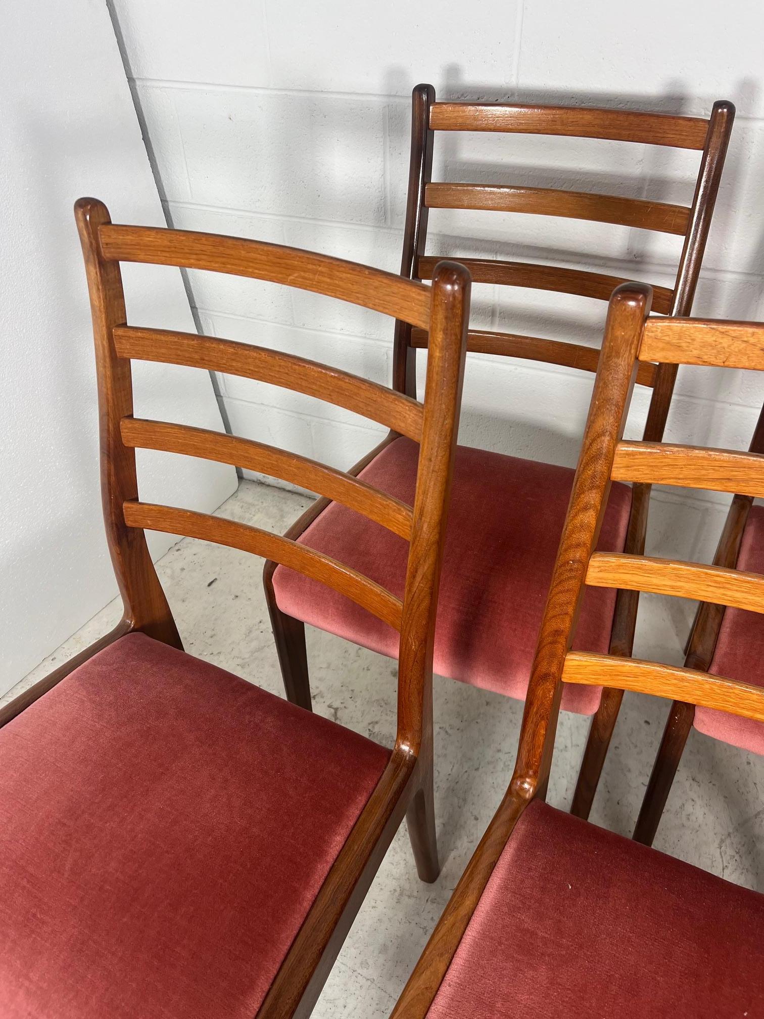 This is a sunning set of 6 teak ladder back dining chairs. Made in England by G Plan.

Some marks and scratches on frames, very good condition overall. Pink velvet seat covers. 

Dimensions: 18.5