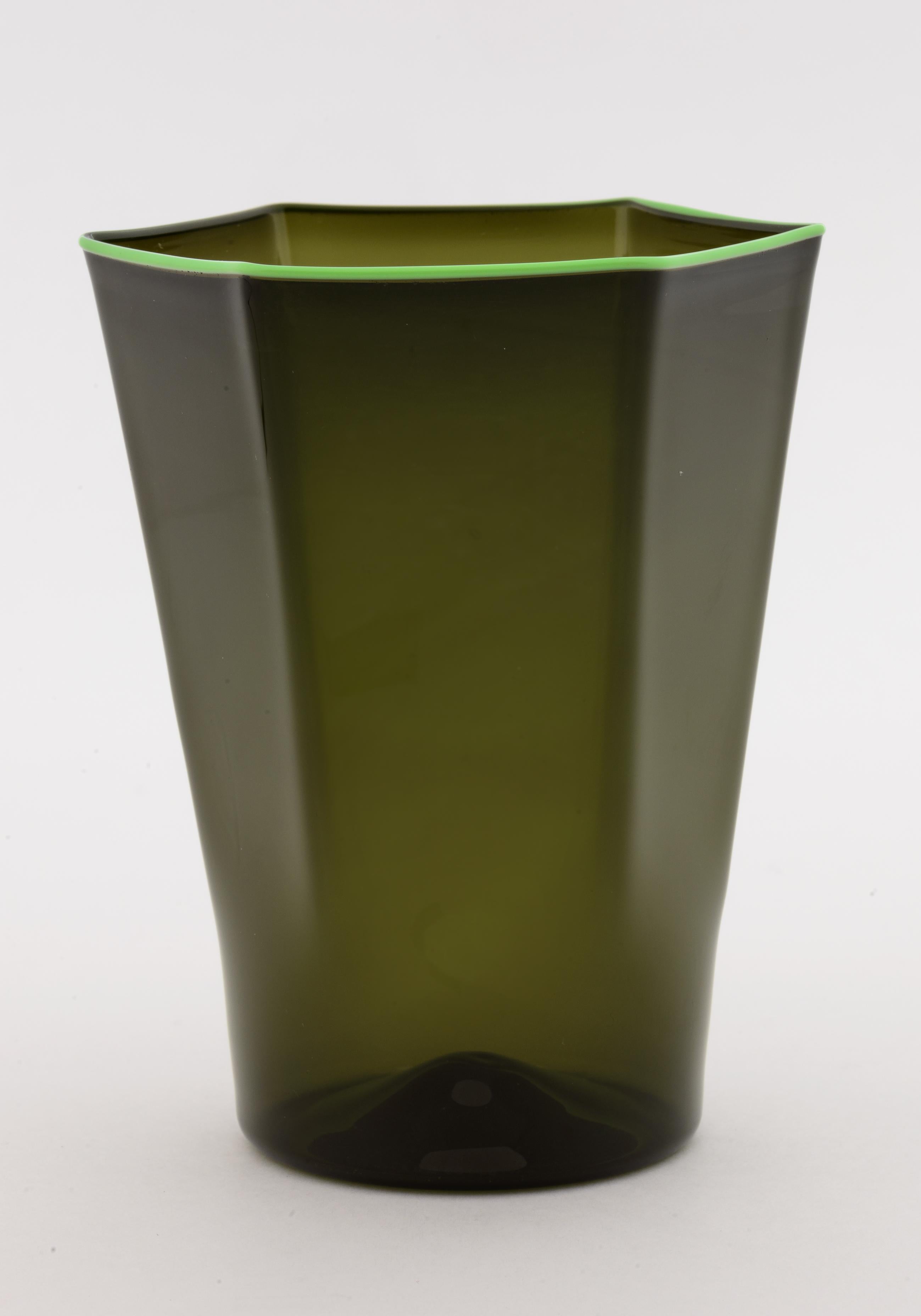 Italian Set of 6 LAGUNA glasses with rims in different colors, by Giberto Venezia For Sale