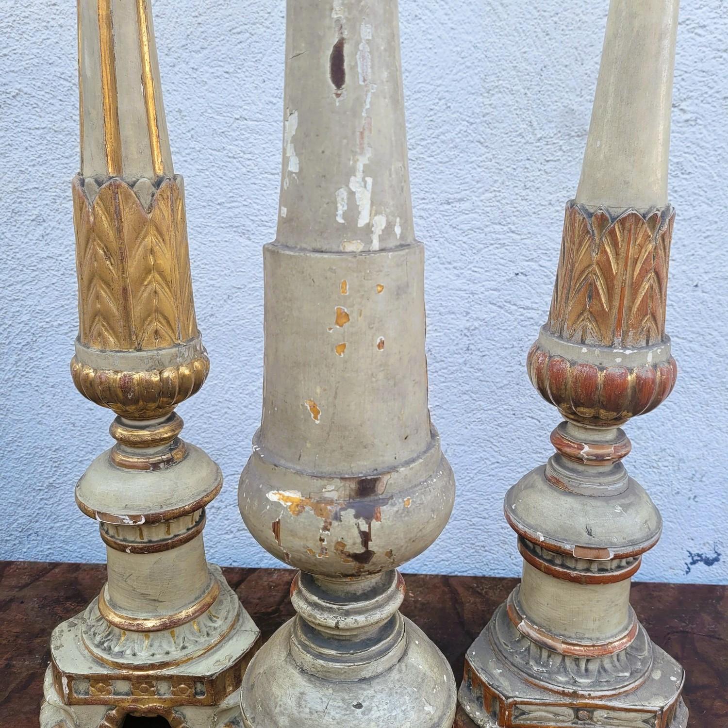 Set Of 6 Large Lacquered And Gilded Wooden Candlesticks, Early 19th Century en vente 4
