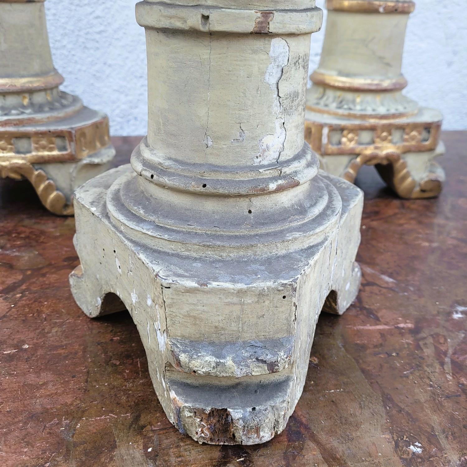 Set Of 6 Large Lacquered And Gilded Wooden Candlesticks, Early 19th Century en vente 6