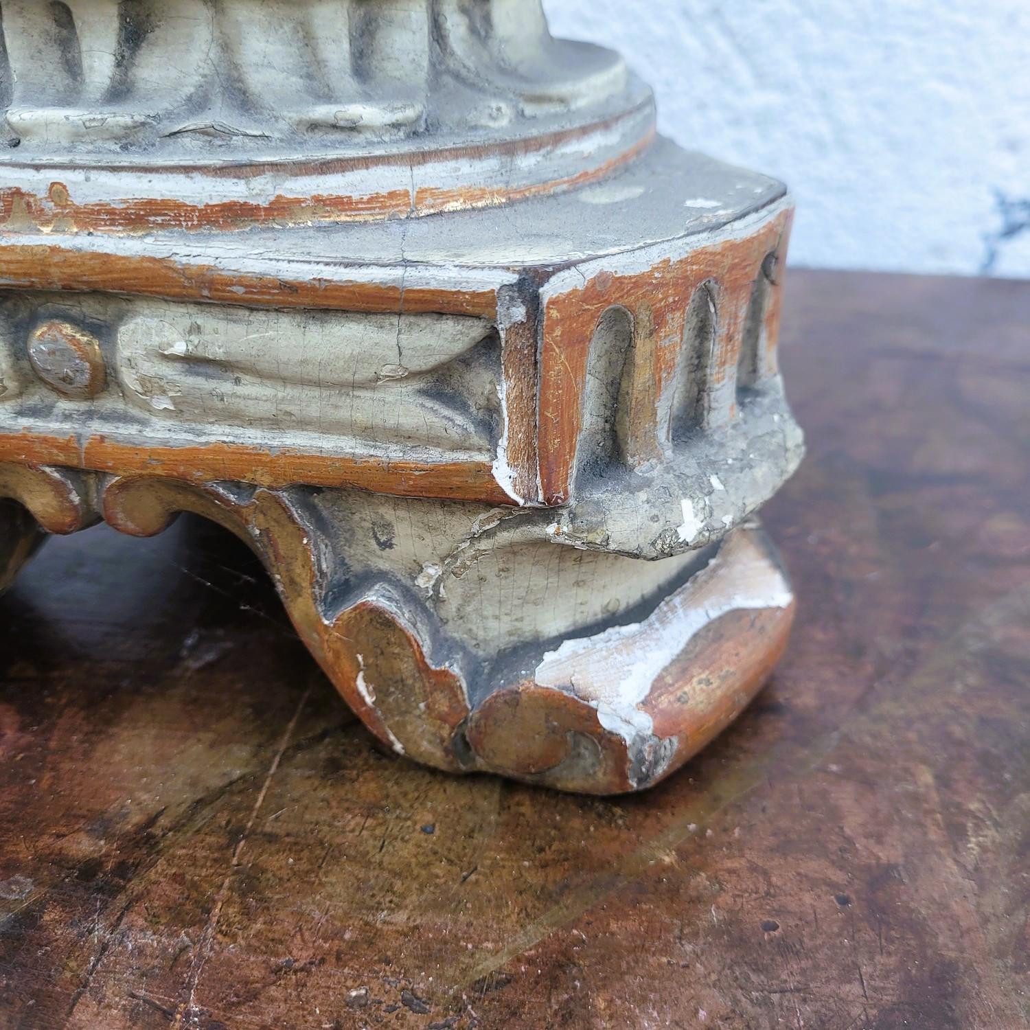 Set Of 6 Large Lacquered And Gilded Wooden Candlesticks, Early 19th Century en vente 7