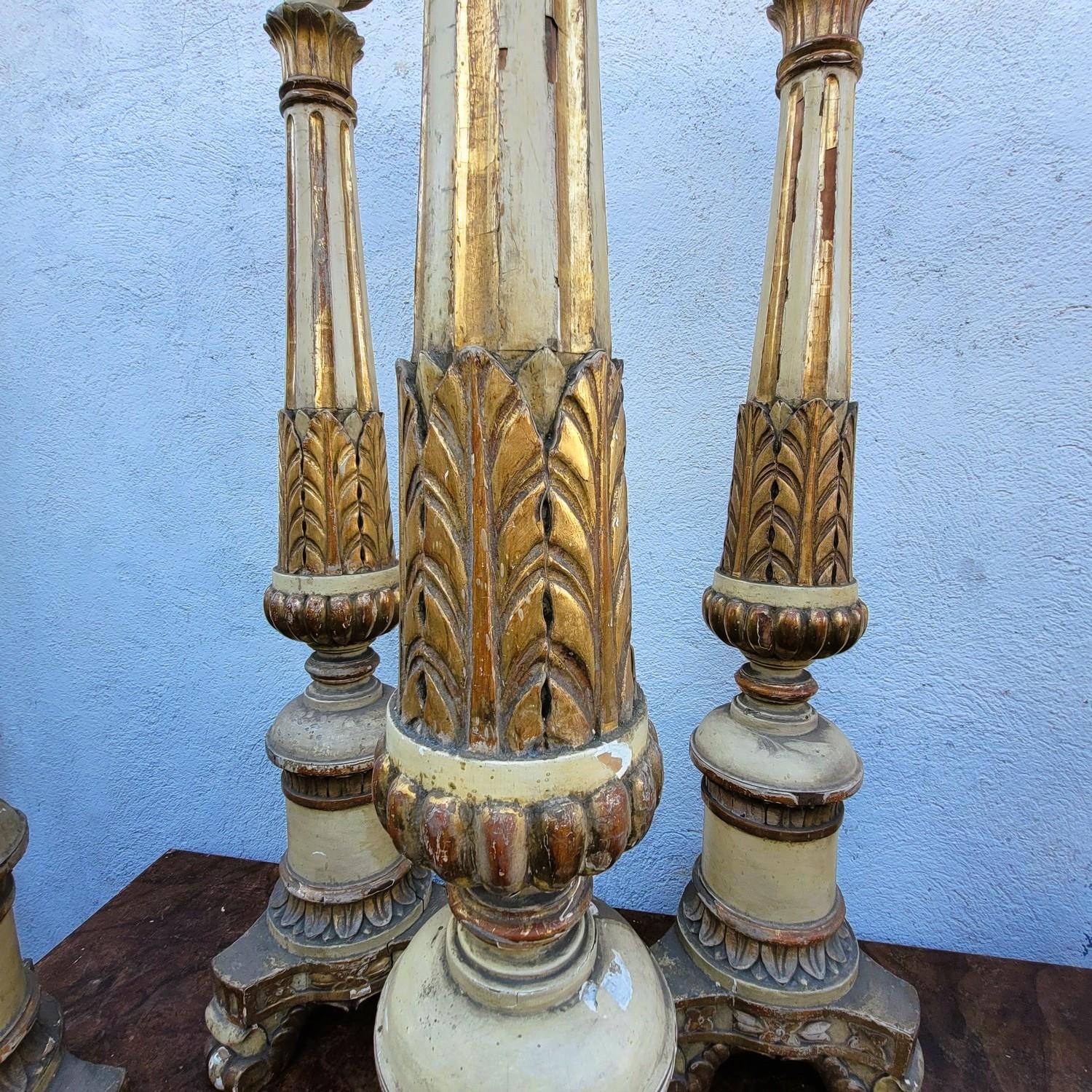 Louis XVI Set Of 6 Large Lacquered And Gilded Wooden Candlesticks, Early 19th Century en vente